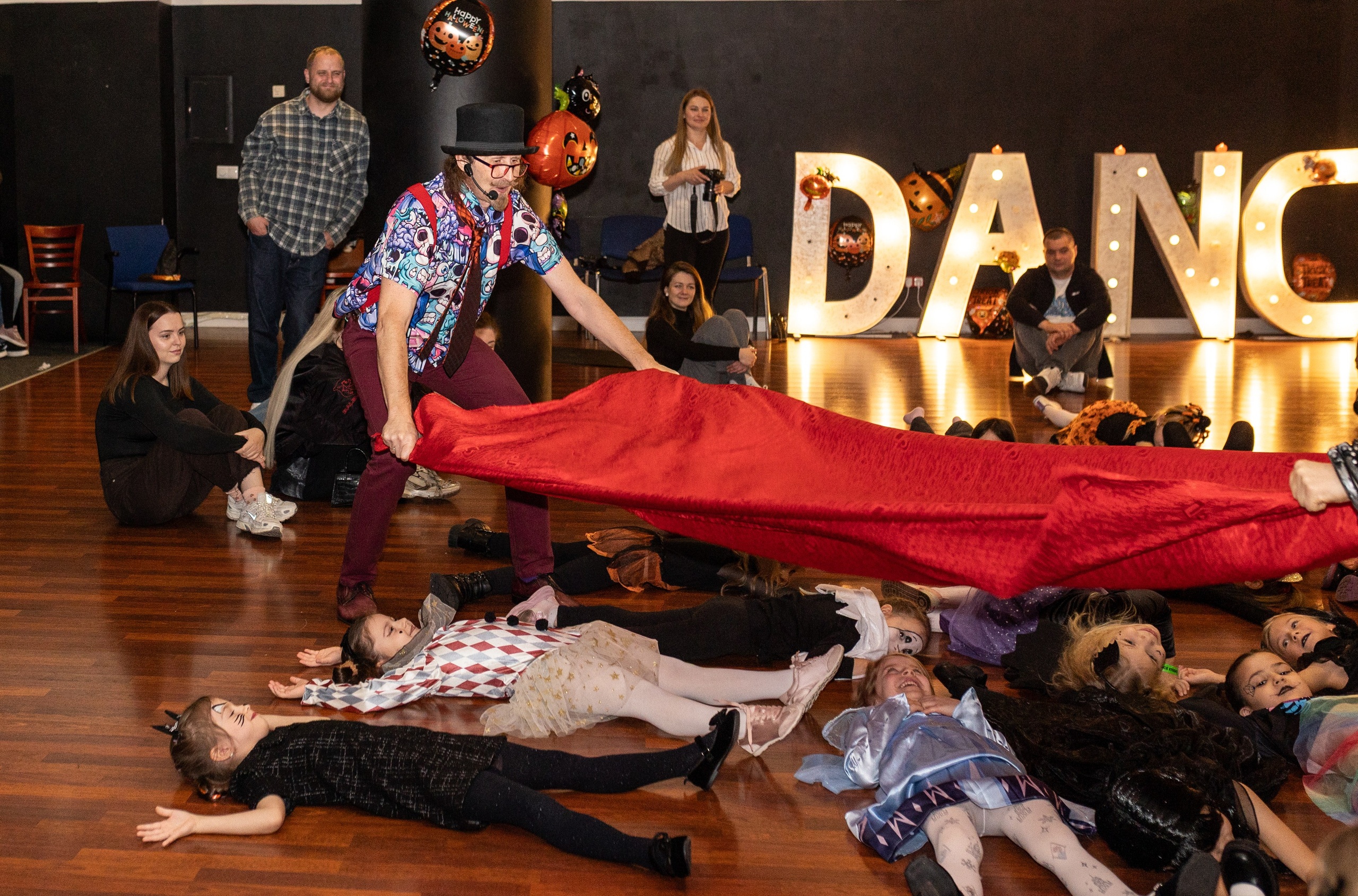 Leo dance studio Helloween 2025. Семейный и детский фотограф в Варшаве Мила Бобровская