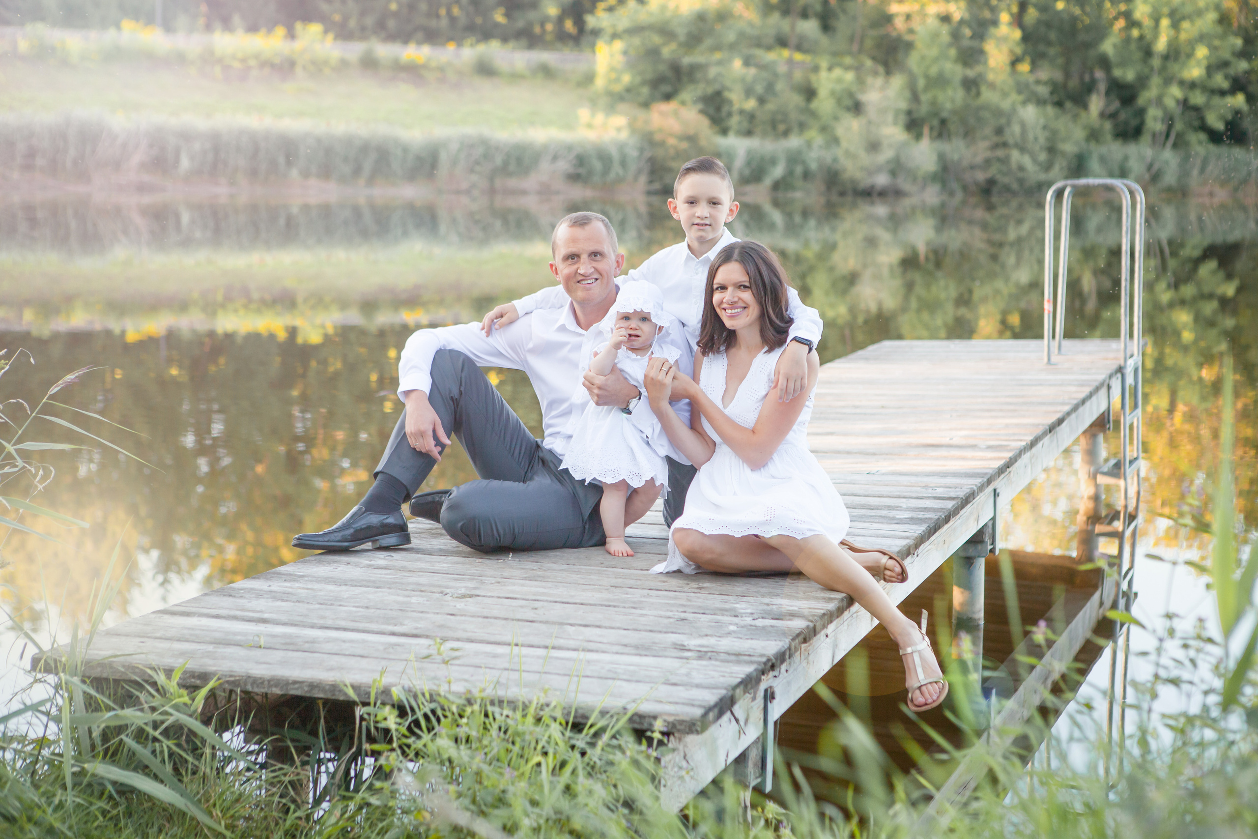 Familienfotografie Lindenberg, Familienfotograf Allgäu, Familien Fotoshooting Bayern, Kinder und Eltern Fotoshooting Lindenberg, Familienportraits Allgäu, Professionelle Familienfotografie Bayern, Familienfotos draußen Lindenberg, Familienbilder drinnen Allgäu, Outdoor Familienfotos Bayern, Familienshooting Lindenberg