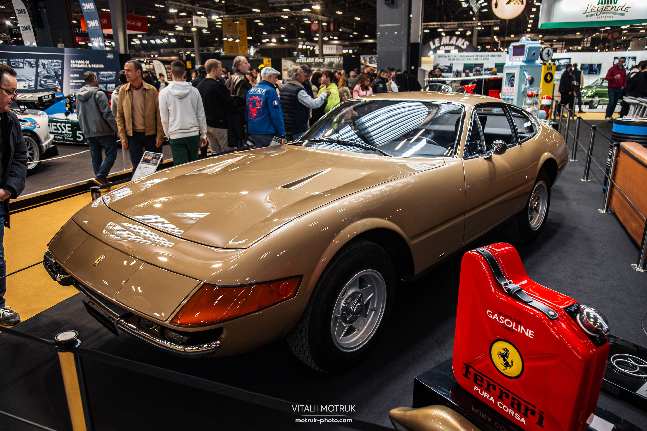 Retromobile 2023. Photographer in Paris — Vitalii Motruk