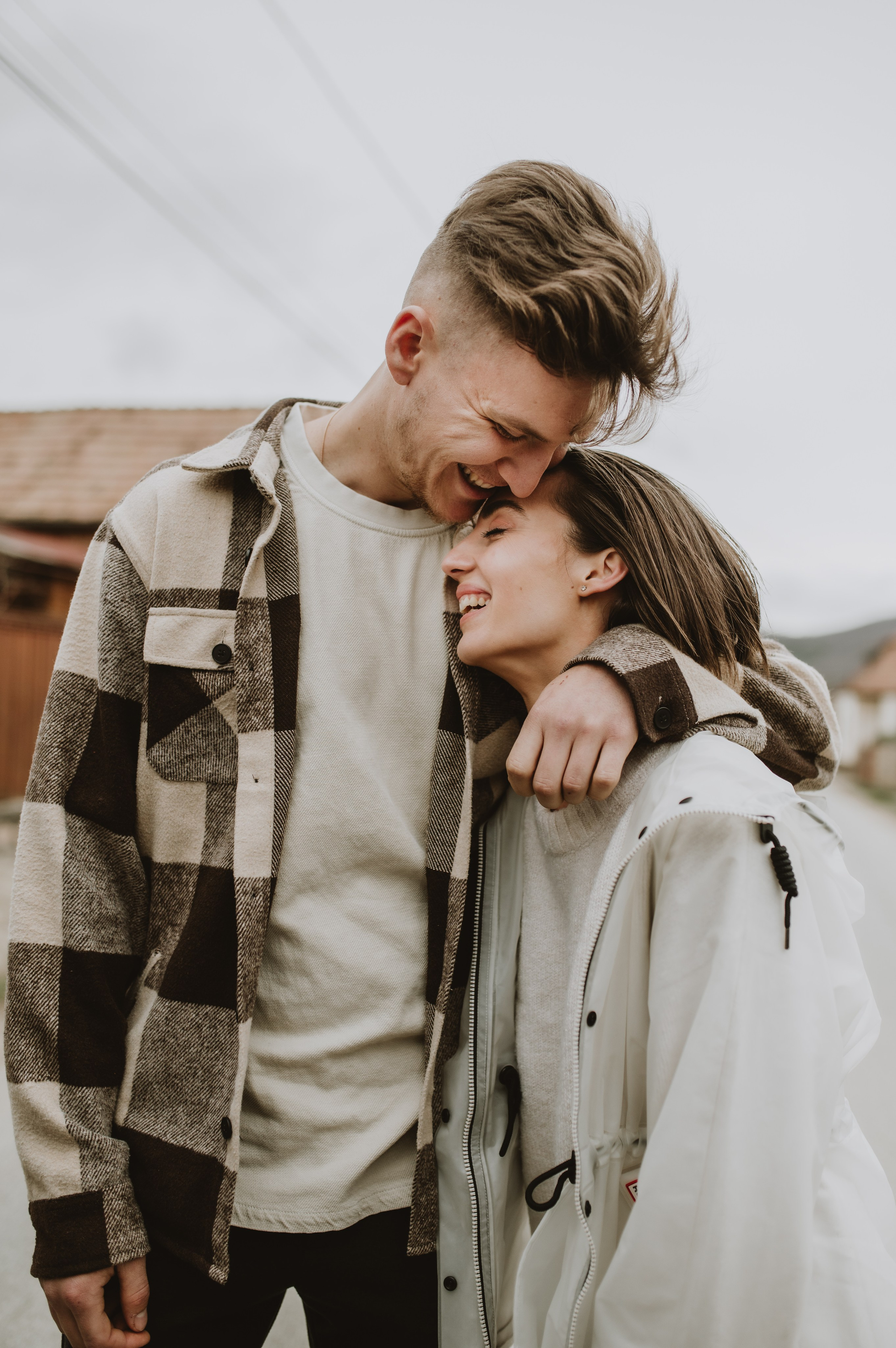 Sedinta foto de cuplu in munti, sedinta save the date pe munte. Proud Vision Weddings | Wedding Photography & Film — Servicii profesionale Foto Video Nunta Iasi