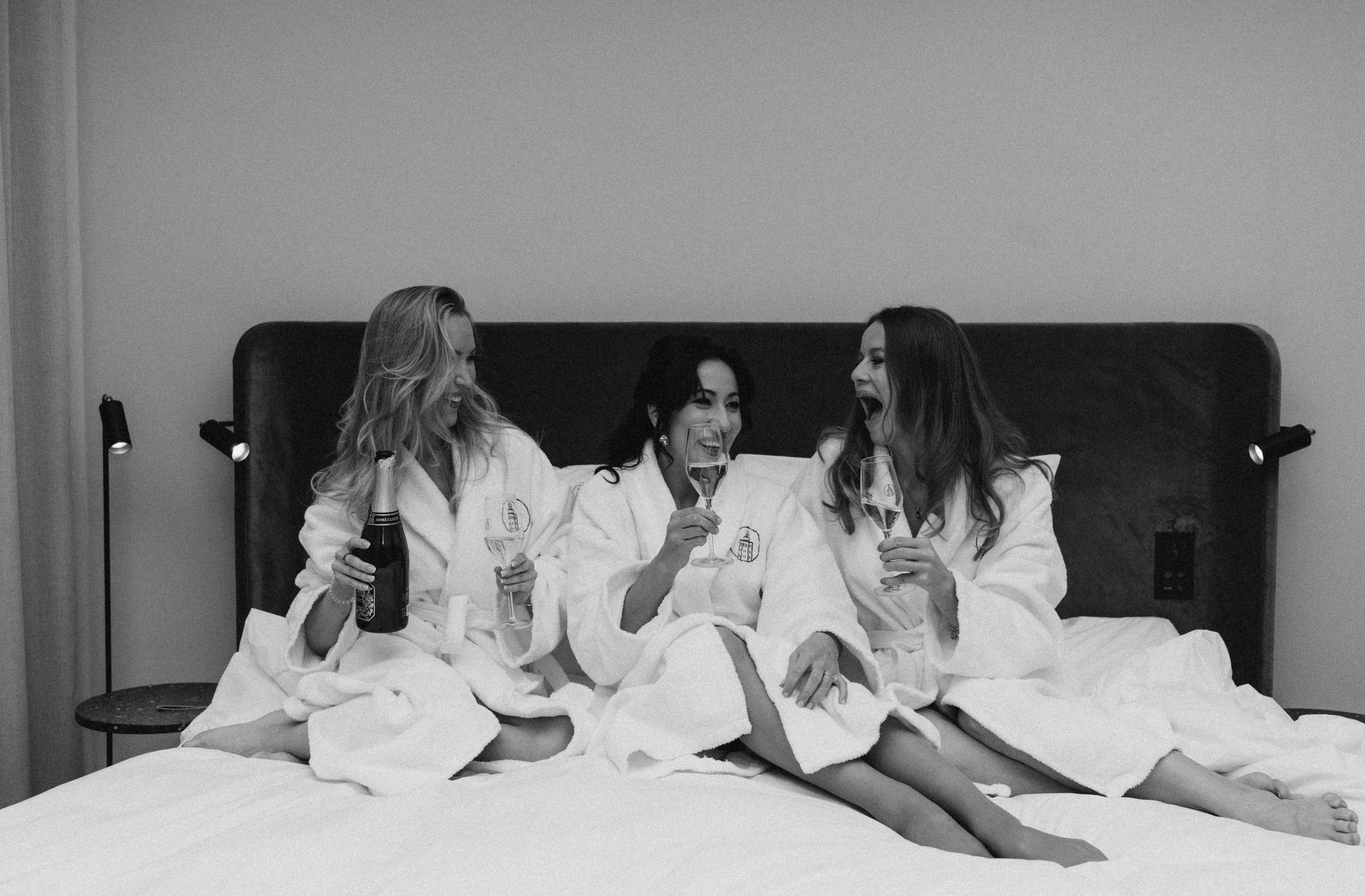 Wedding, city wedding, couple, lovestory, potrait. Wedding and portrait photographer in Helsinki Vickan O