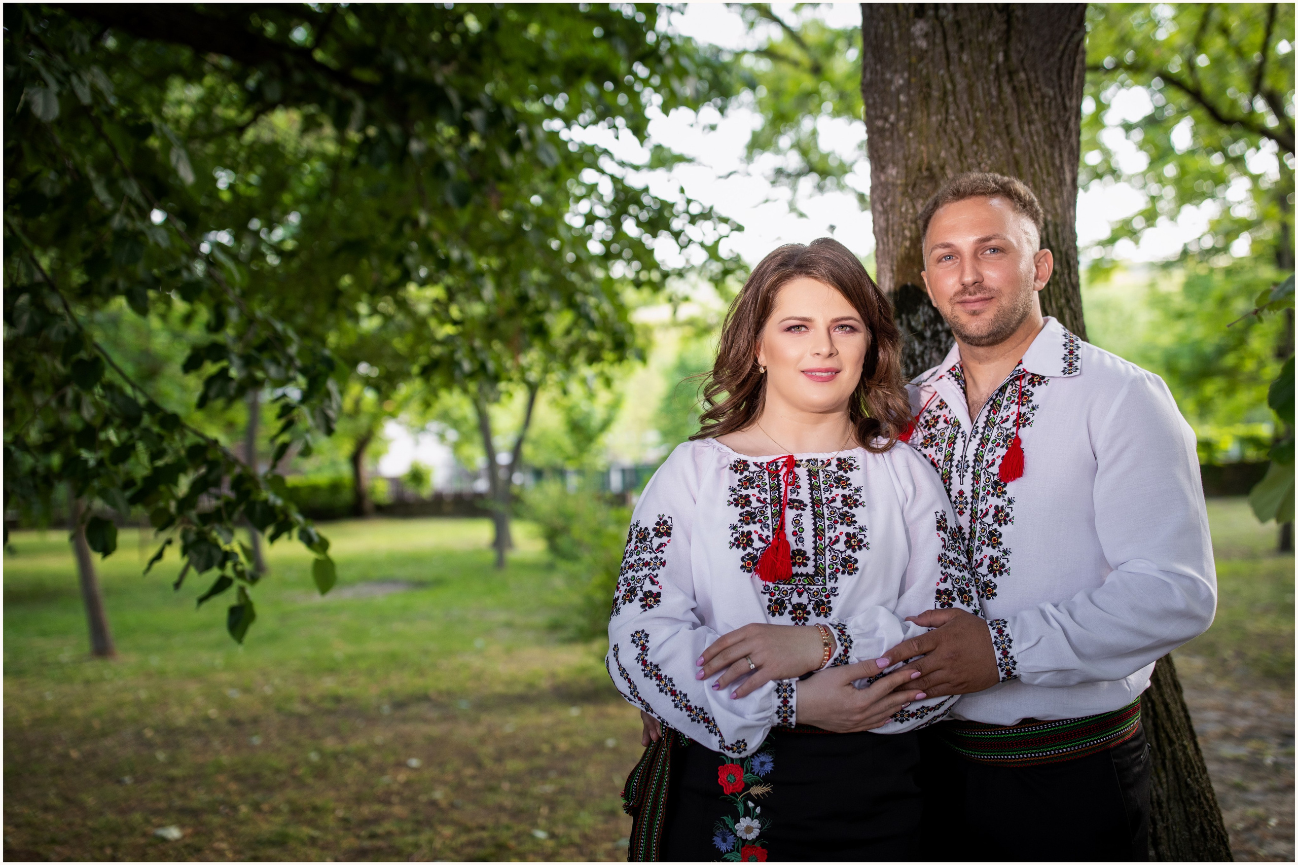 - save-the-date-petrică-claudia-ședință-foto-logodnă  - cuplu-îndrăgostit-ședință-foto-romantică  - anunț-nuntă-petrică-claudia-save-the-date  - fotografii-save-the-date-iași-botoșani-suceava  - petrică-claudia-poze-logodnă-foto-alin-chirilă  - ședință-foto-pre-nuntă-save-the-date  - save-the-date-poze-emotionante-cuplu  - logodnă-foto-petrică-claudia-alino-foto-studio  - ședință-foto-natură-cuplu-viitori-miri  - alin-chirilă-fotograf-save-the-date-petrică-claudia