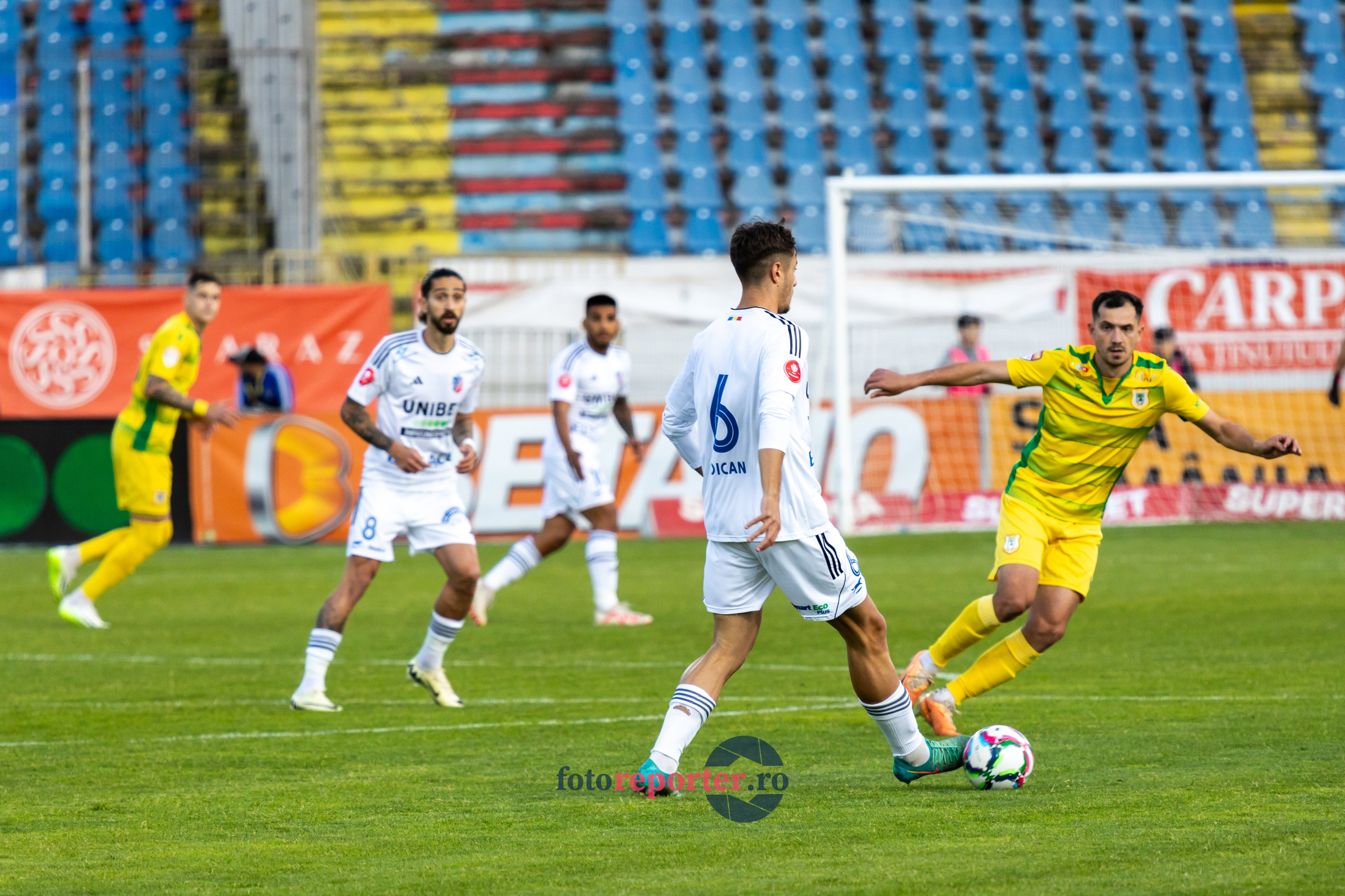 Galerie Foto: FC Botoșani vs. CS Mioveni - Pe 17 mai 2024, am fost martorii unei partide incredibile între FC Botoșani și CS Mioveni, în prima manșă a barajului pentru evitarea retrogradării. În fața unui stadion plin de emoție și speranță, echipa noastră a obținut o victorie importantă, cu un gol marcat de Aldair în minutul 93. 💪 *FC Botoșani 1-0 CS Mioveni*⚽️ Urmăriți momentele cheie ale meciului și bucuria suporterilor în această galerie foto! Pregătiți-vă pentru meciul de retur de pe 24 mai, când vom lupta din nou pentru a rămâne în prima ligă.#FCBotoșani #CSMioveni #BarajRetrogradare #ForzaBotoșani 