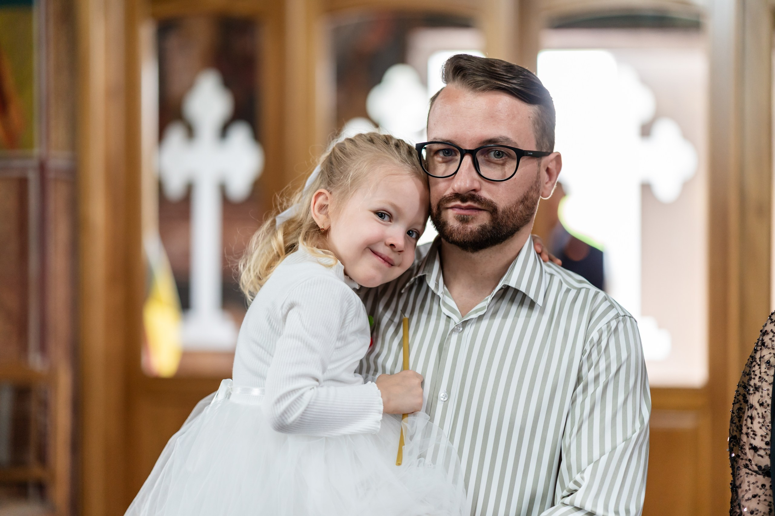 fotograf botez , fotografie botez Botoșani, fotograf Alin Chirilă, amintiri botez, fotografii botez, botez Miruna Parascheva, fotograf copii, fotografie botez în Botoșani-alt="botez , fotografie botez Alin Chirilă, amintiri botez, fotografii emoționante botez Botoșani"-- fotografii-botez-bebelus- amintiri-botez-micuț- moment-sfânt-crestinare- fotografie-emotionanta-botez- detalii-botez-bebelusi- parinti-fericiti-la-botez- fotograf-botez-profesionist- botez-in-biserica-ortodoxa- micuț-botezat-cu-emoție- zâmbete-și-lacrimi-la-botez- bebeluș-la-cristelniță- decor-botez-colorat- botez-cu-dragoste-și-credință- emotie-pura-la-botez- fotograf-botez-botosani- botez-iasi-suceava-fotograf- amintiri-nepretuite-botez-- Preotul ținându-l pe micuțul Mathias Gabriel la botez, în biserica Înălțarea Domnului, Copălău  - Detalii de la botezul lui Mathias – lumânare, trusou și icoană  - Familia lui Mathias Gabriel alături de micuț, în ziua botezului  - Portret emoționant cu mama și bebelușul în brațe, în biserică,fotograf profesionist evenimente Botoșani, Iași, Suceava, Fălticeni, Bacău, Pașcani, Roman - AlinoFotoStudio by Alin Chirilă - servicii foto nuntă, botez, cununie, ședințe foto creative, albume personalizate, fotografii emoționante și calitative pentru cele mai importante momente din viață,fotograf nuntă Botoșani Alin Chirilă,  ședință foto botez Iași - AlinoFotoStudio,  servicii fotograf profesionist evenimente Suceava,  fotograf cununie civilă Fălticeni - Alin Chirilă,  album foto nuntă personalizat Bacău.“Bebeluș botezat în biserică, ținut în brațe de nași”	•	“Detaliu cu lumânarea de botez decorată cu flori albe”	•	“Părinți emoționați alături de copilul lor la ceremonia de botez”	•	“Masa festivă de botez cu decor tematic și tort personalizat”	•	“Momentul în care preotul toarnă apă sfințită pe fruntea bebelușului”	“Bebeluș în rochie albă de botez, zâmbind în brațele mamei”	•	“Detaliu cu cruciulița de botez așezată pe o pernă de satin”	•	“Părinți și nași aprinzând lumânările în timpul ceremoniei de botez”	•	“Tort de botez decorat cu figurine tematice și numele copilului”	•	“Copil botezat dormind liniștit în pătuțul decorat festiv”	•	“Momentul în care preotul binecuvântează copilul în fața altarului”	•	“Invitați adunându-se în jurul mesei festive la petrecerea de botez”	•	“Bebeluș ținând în mână o jucărie personalizată primită la botez”	•	“Familie fericită pozând împreună după ceremonia de botez”	•	“Decor tematic cu baloane și flori la locația petrecerii de botez” fotograf Botoșani fotograf evenimente fotograf botez Alin Chirila fotograf alinofotostudio.fotograf botez Amelis Maria, fotografie botez Botoșani, fotograf Alin Chirilă, amintiri botez, fotografii botez, botez Amelis Maria, fotograf copii, fotografie botez în Botoșani,