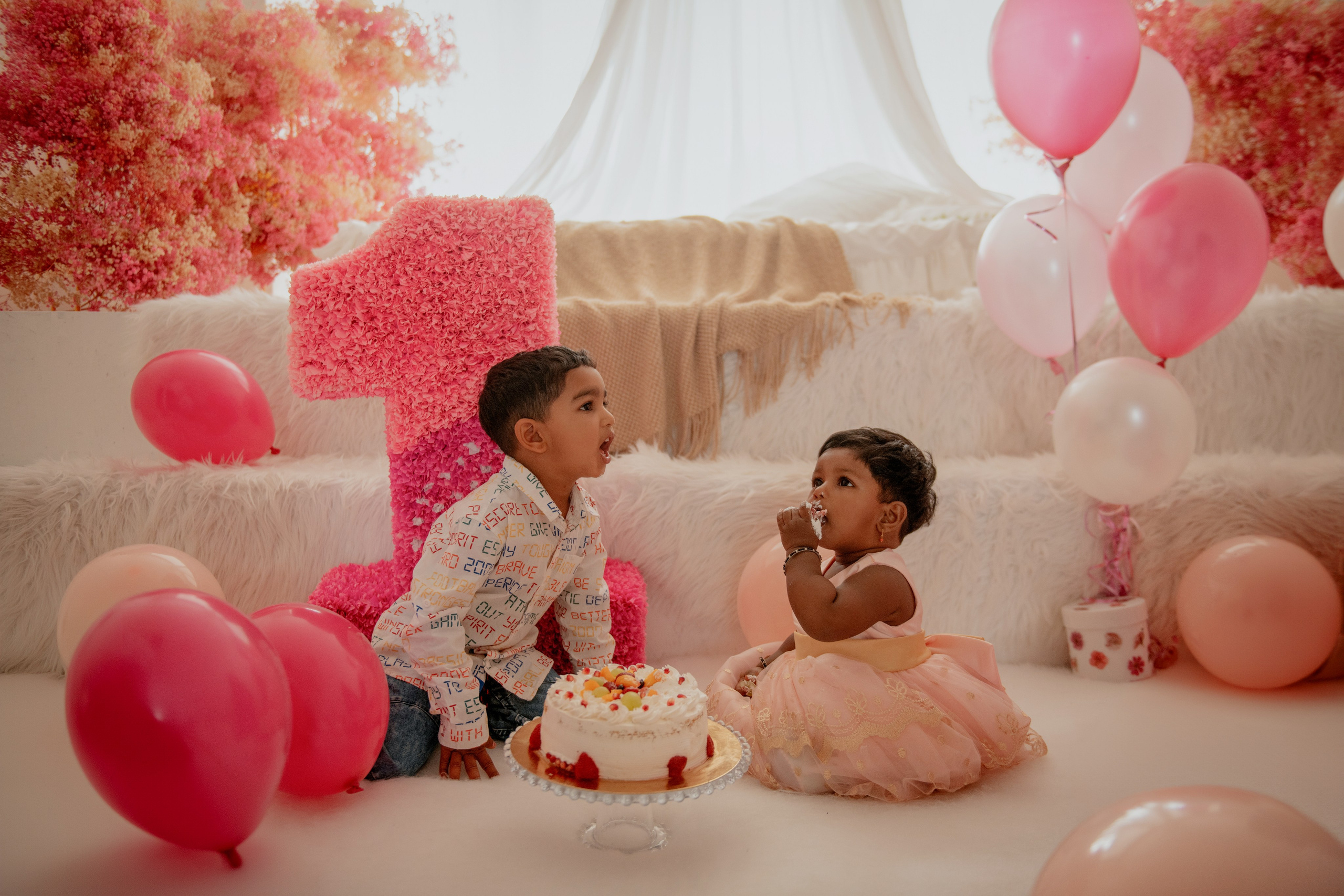 Съемка дня рождения в студии в центре Праги. Профессиональный фотограф в Праге Анастасия Харитонова