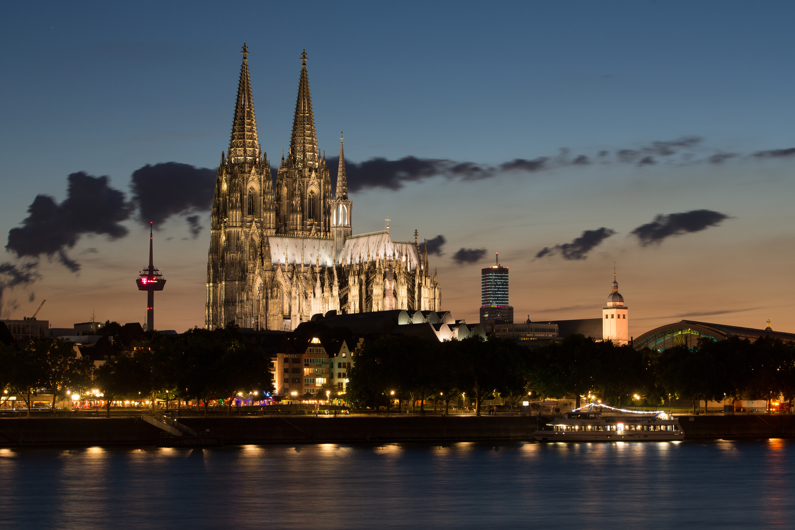 Travel oriented profile pack optimized for cityscape and nighttime pho. Mark Smilyanic | Portrait and Adventure Photographer from Belgrade