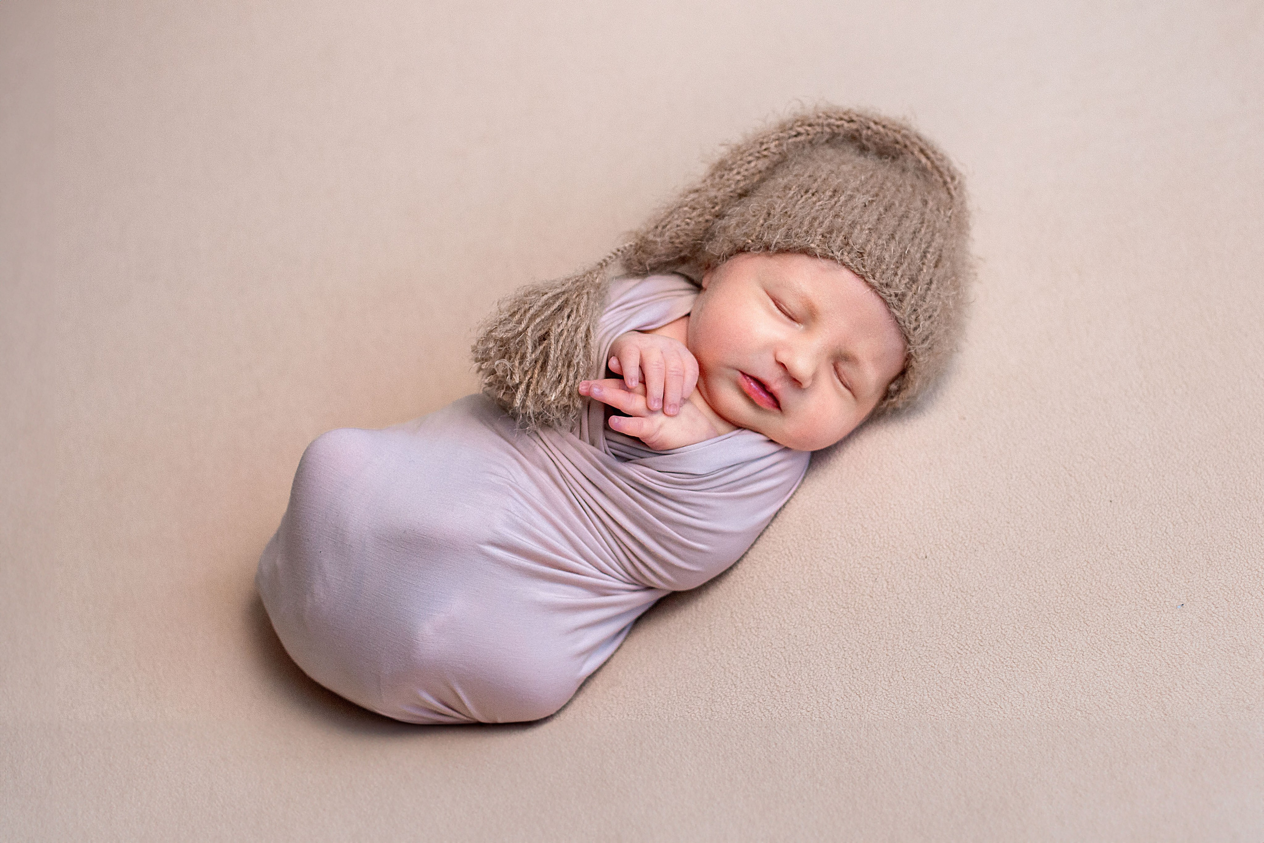 Newborn классическая. Детский и семейный фотограф в г. Бельцы