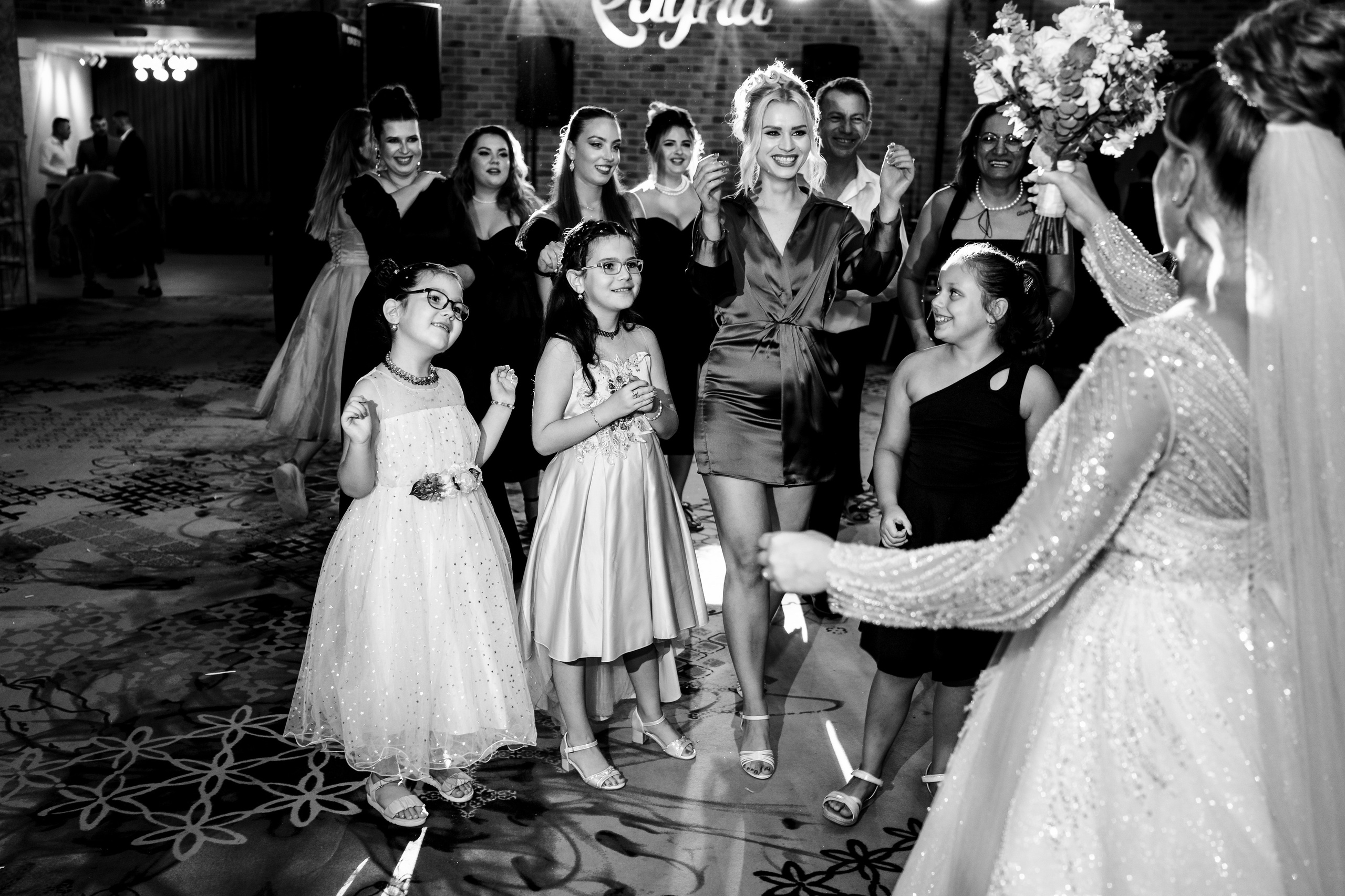 Andreea, Damian si Aris. Acasă