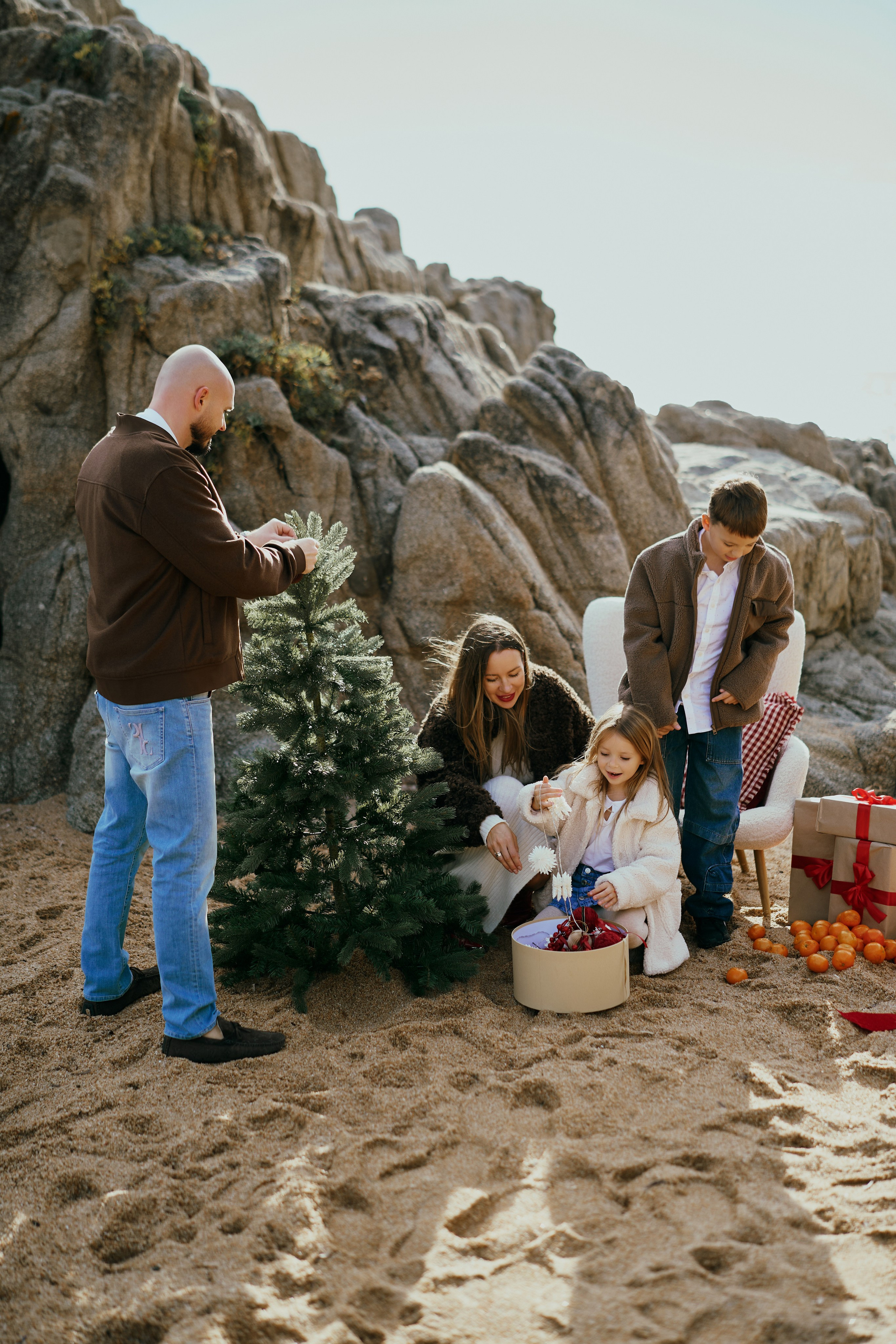Елка на пляже. Веселая компания. Фотограф в Барселоне Жанна Захарченко
