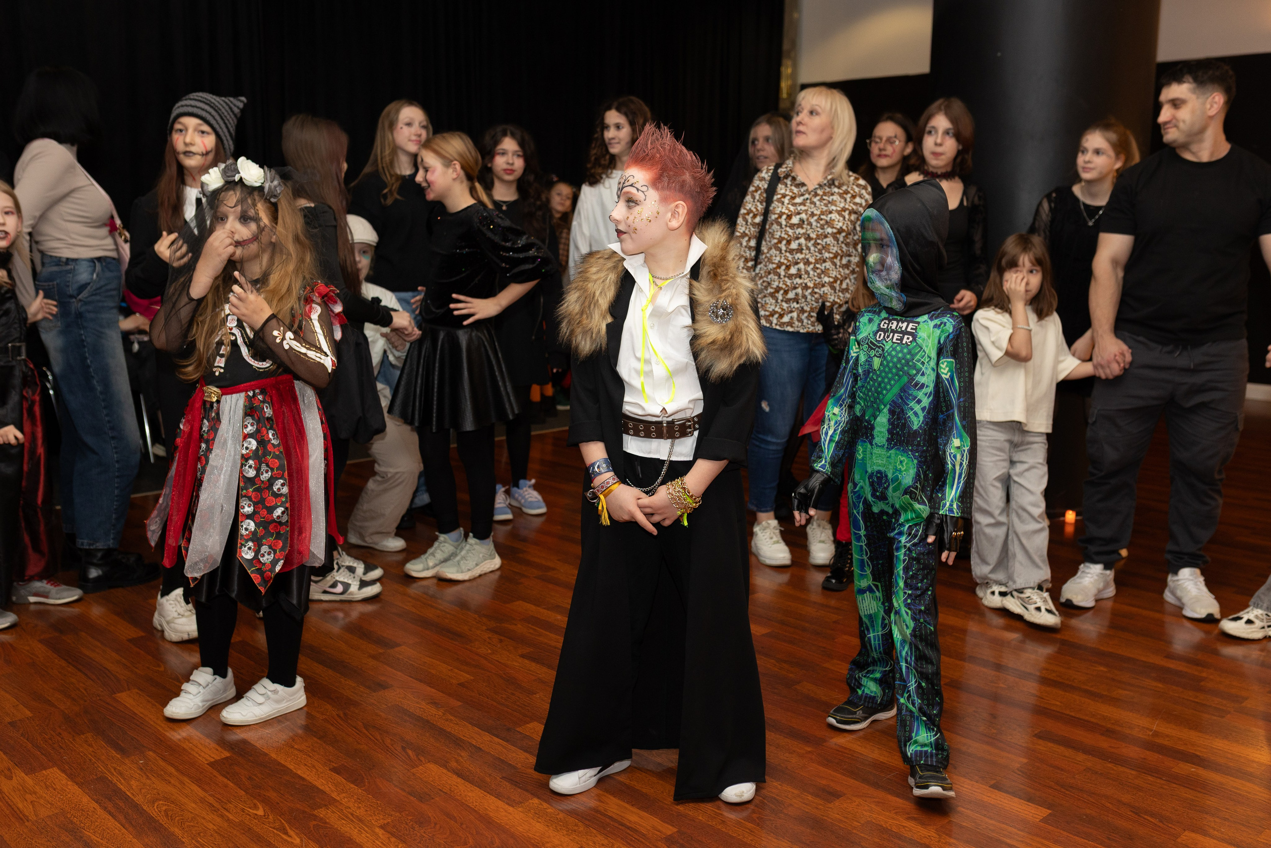 Leo dance studio Helloween 2025. Семейный и детский фотограф в Варшаве Мила Бобровская