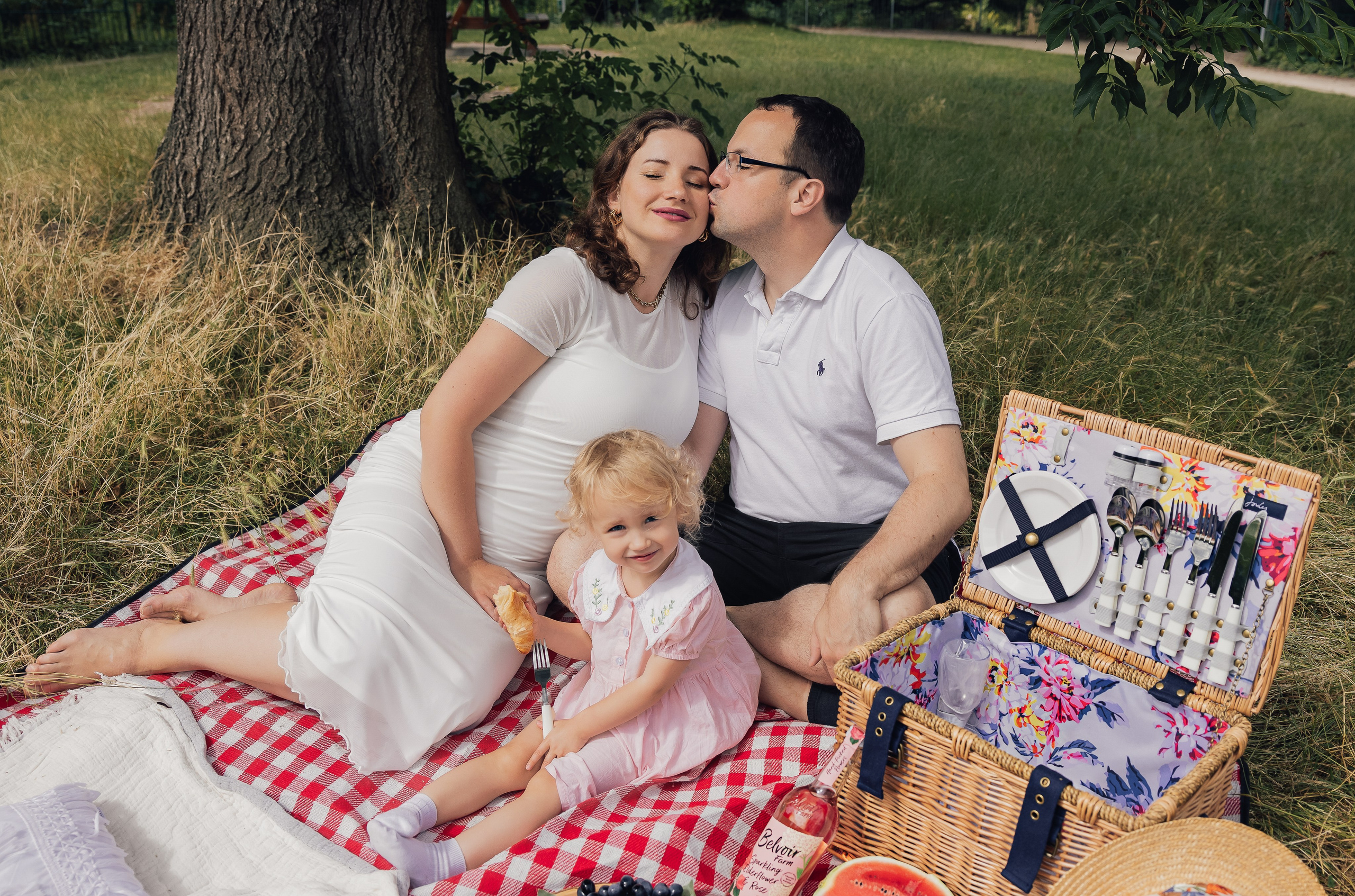 Summer Picnics. PHOTOGRAPHER IN LONDON