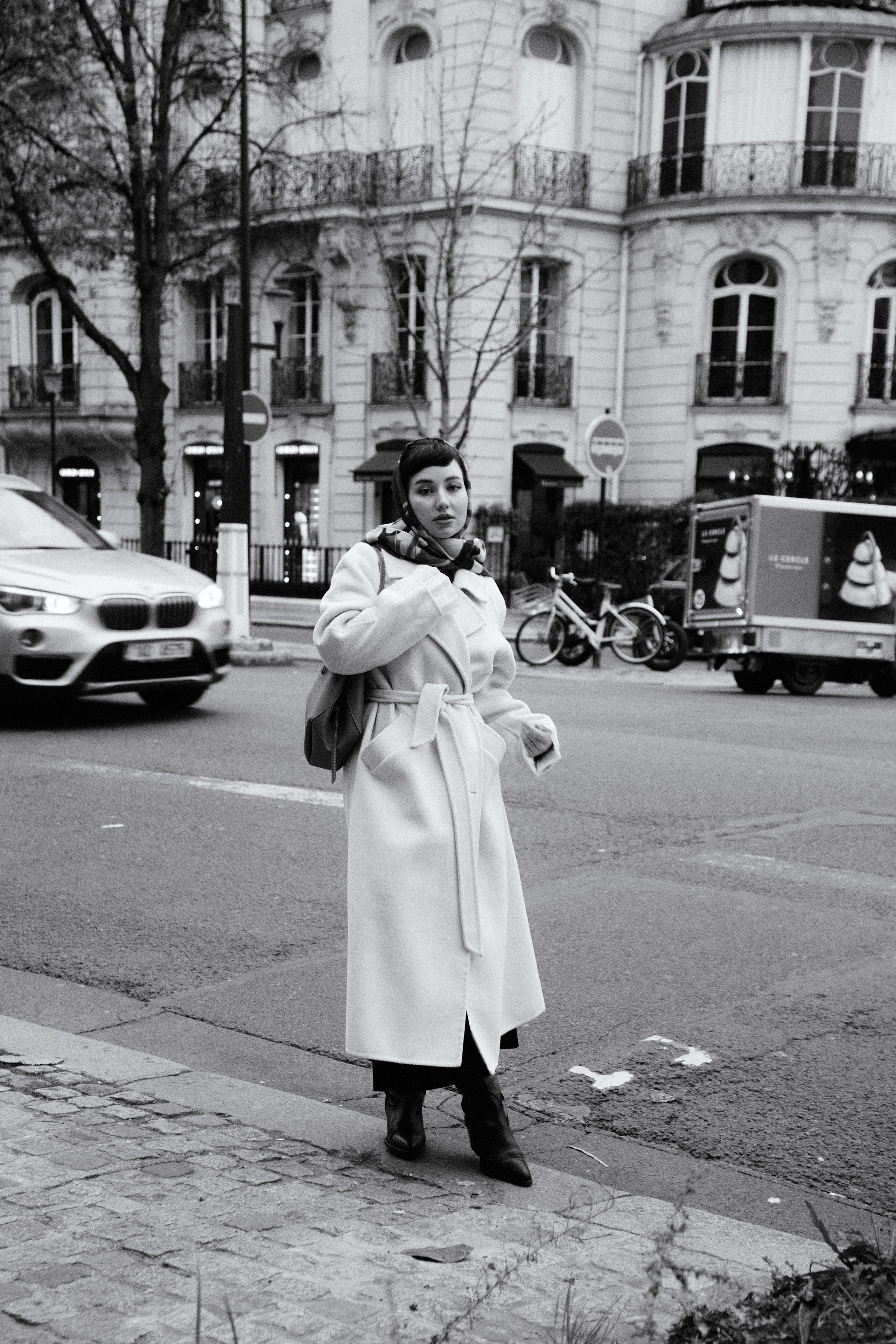 Li. Photographer in Paris