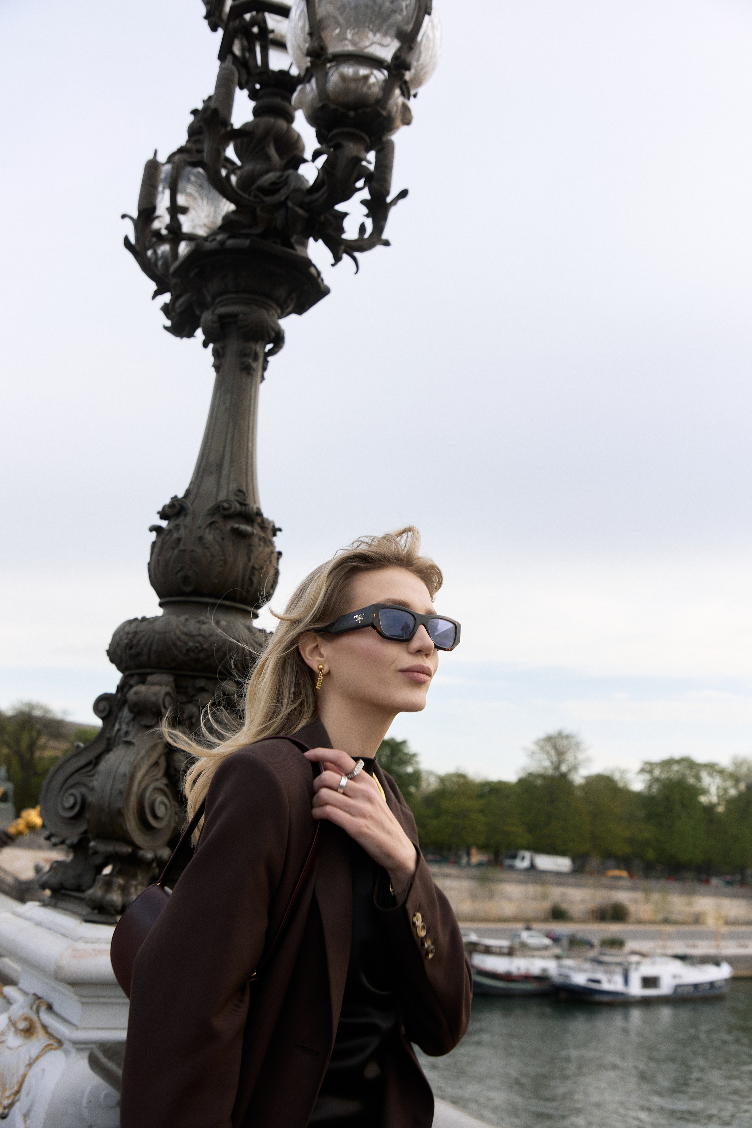 Victoria. Photographer in Paris