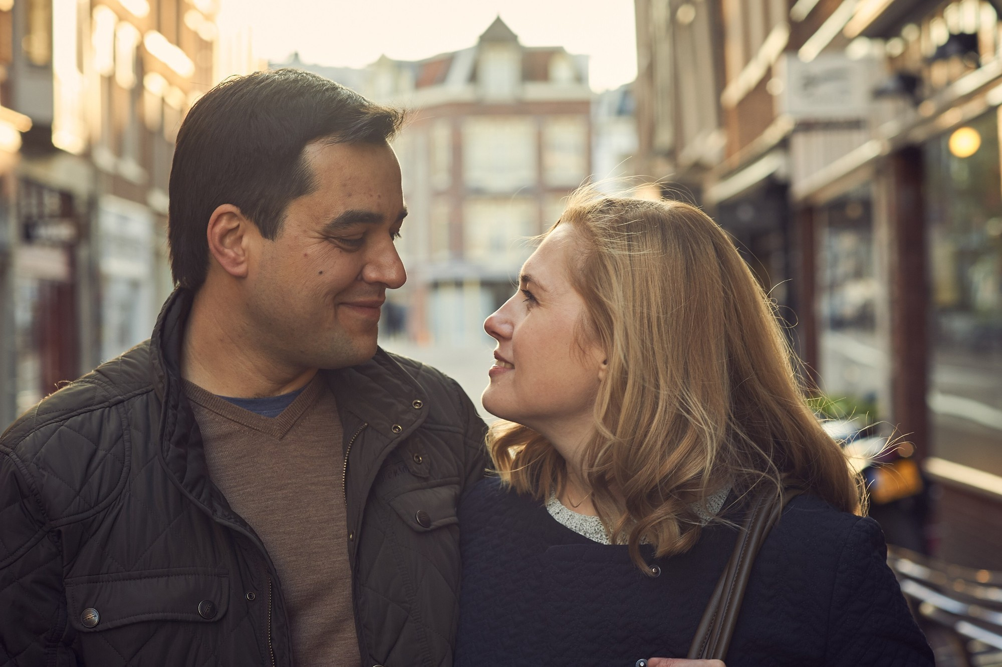 Аmsterdam Love story. Portret, trouw en familie fotograaf in Amsterdam en Almere