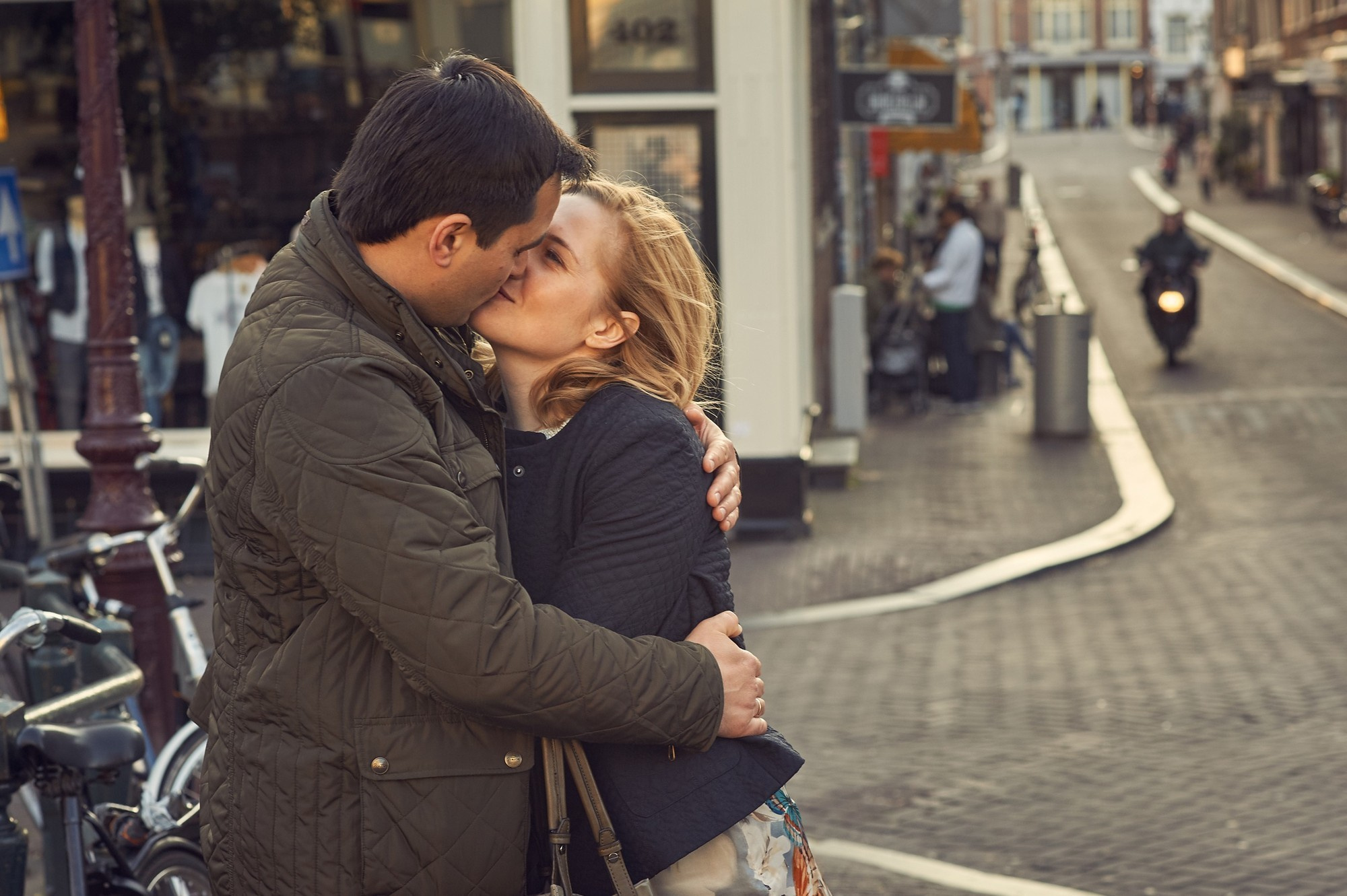 Аmsterdam Love story. Portret, trouw en familie fotograaf in Amsterdam en Almere