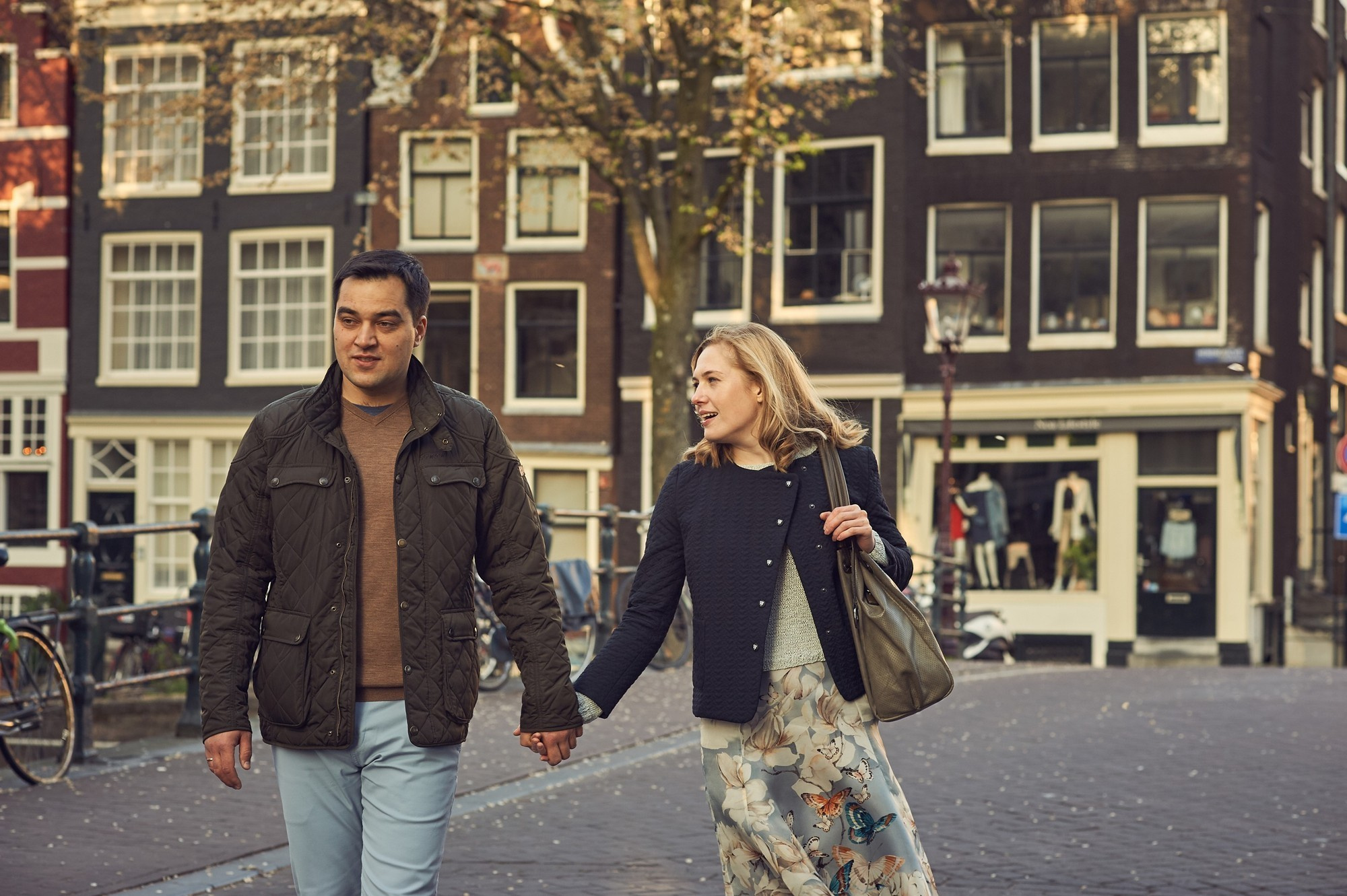 Аmsterdam Love story. Portret, trouw en familie fotograaf in Amsterdam en Almere