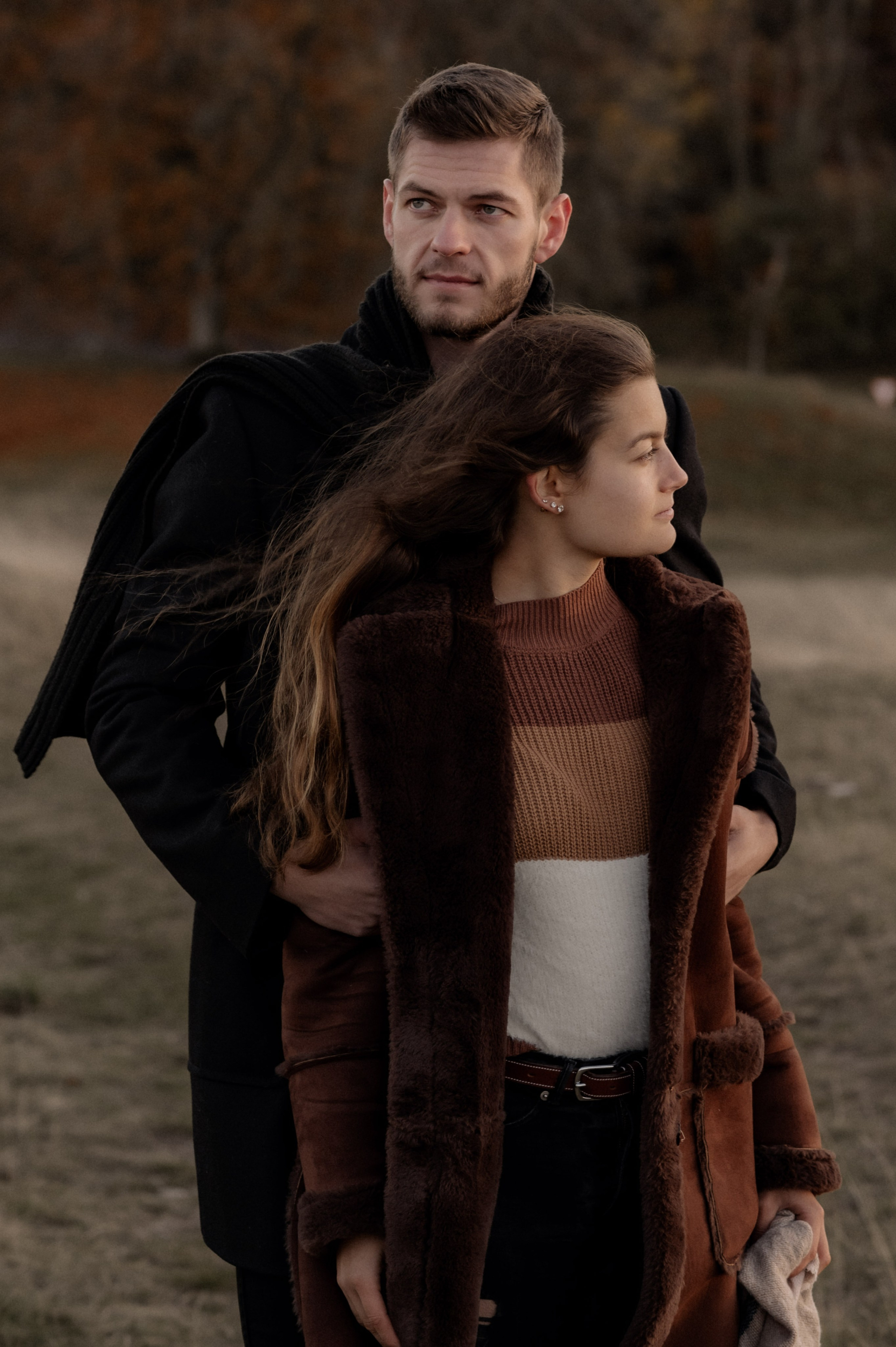 Wenn der Wind flüstert | Paarshooting am Gelben Berg. Фотограф в Нюрнберге Ирина Менерт из Ансбаха