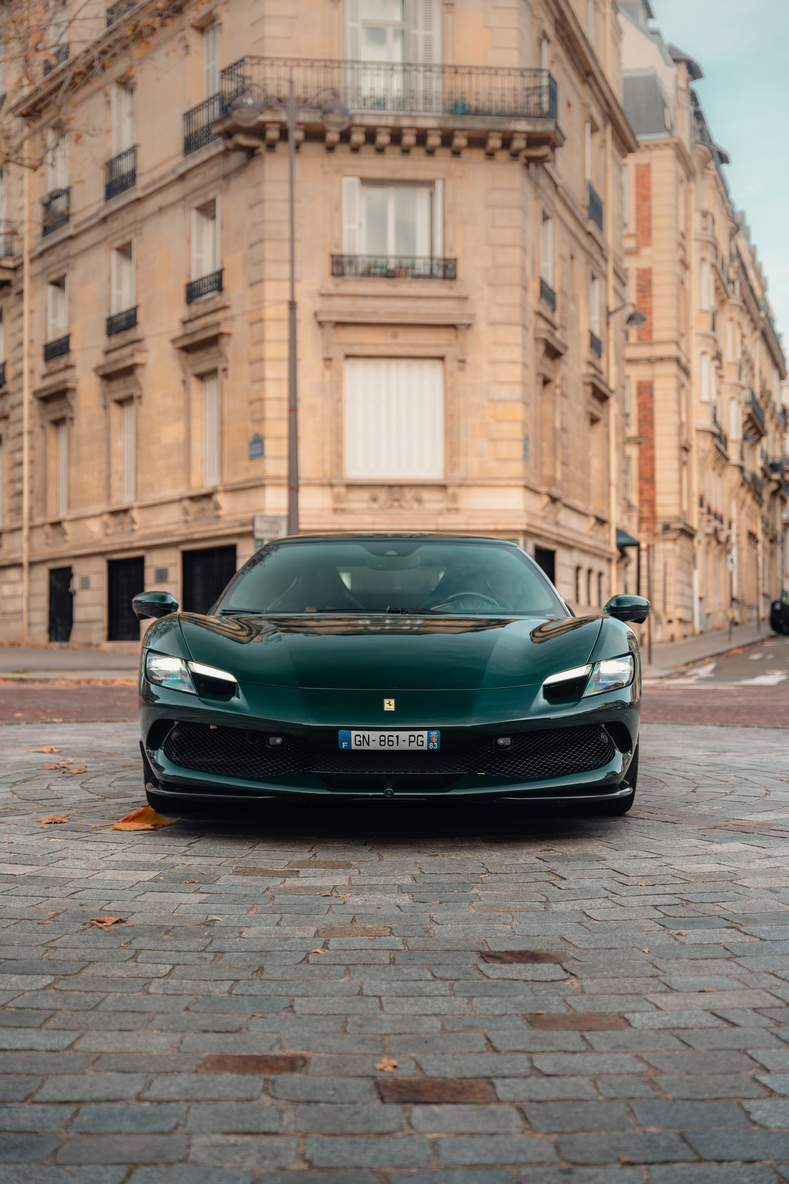 Ferrari 296 GTB. Photographe de voitures à Paris — Vitalii Motruk