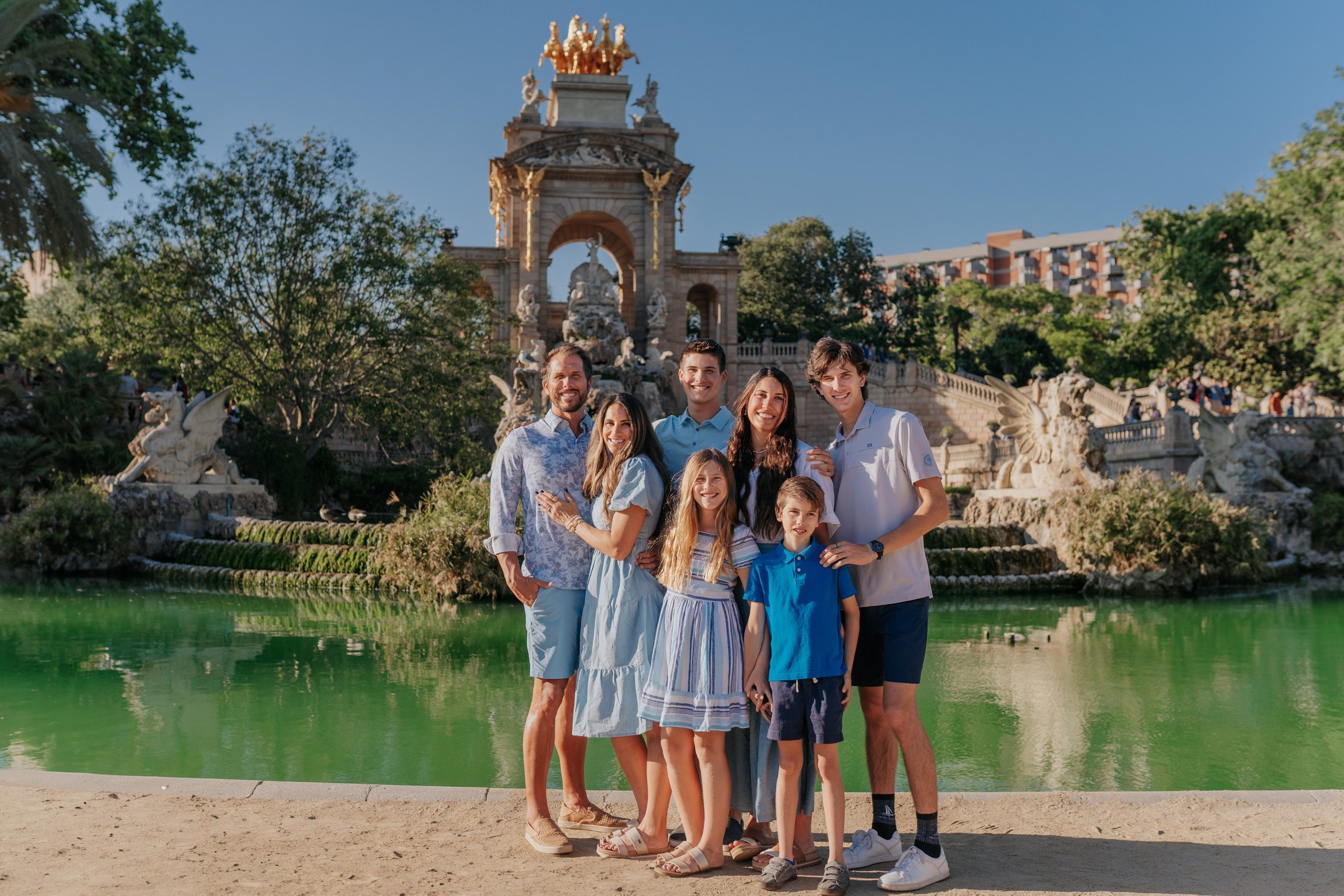 Barcelona Family Photoshoot — Family Photographer in Barcelona. DiaFoto — Wow Photographer in Barcelona | Premium Barcelona Photoshoot Experience