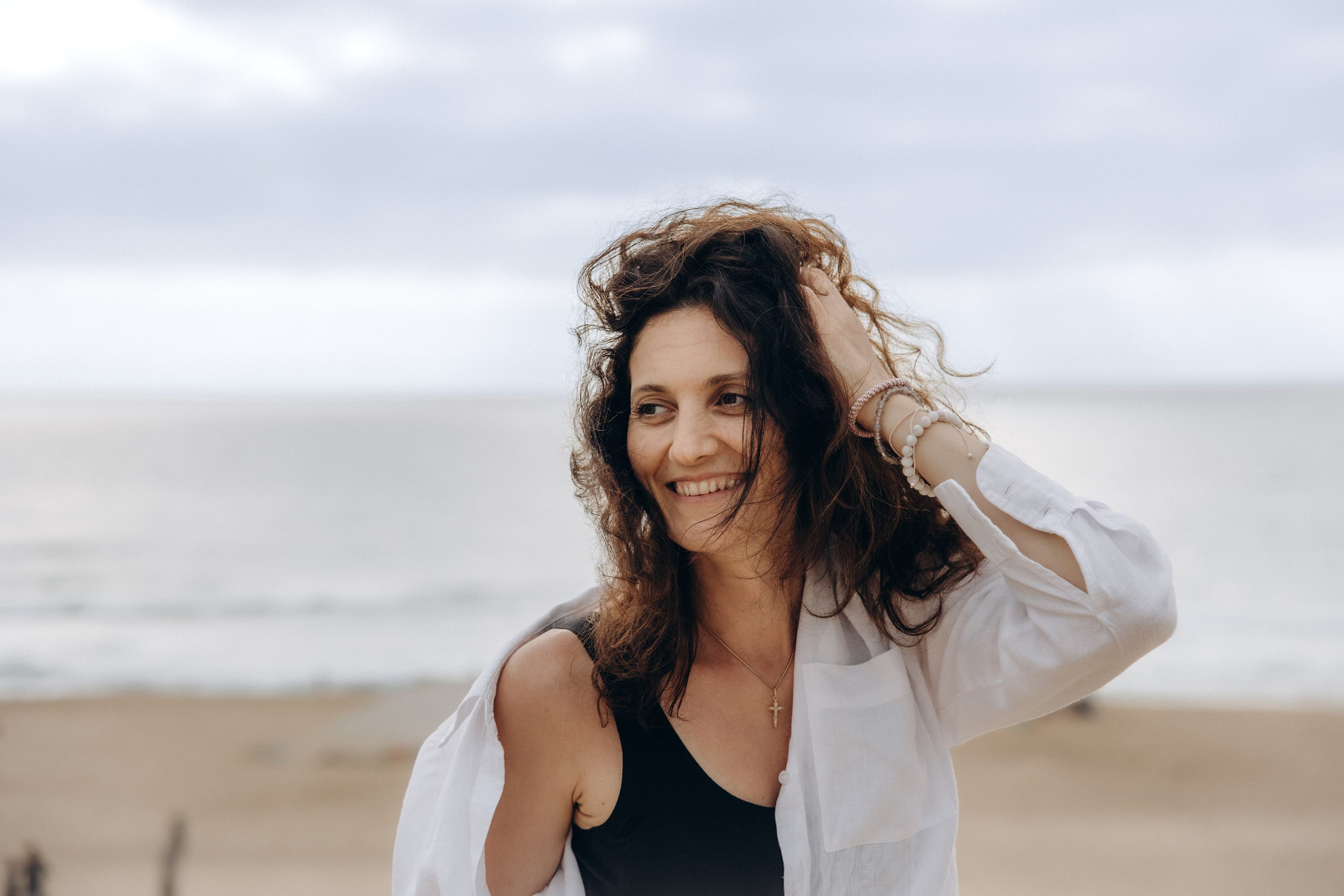 Family photoshoot by the ocean. Labenne Ocean Beach 2024. Eugenie Smirnova — wedding, corporate and lifestyle photographer in Toulouse and Southwest France