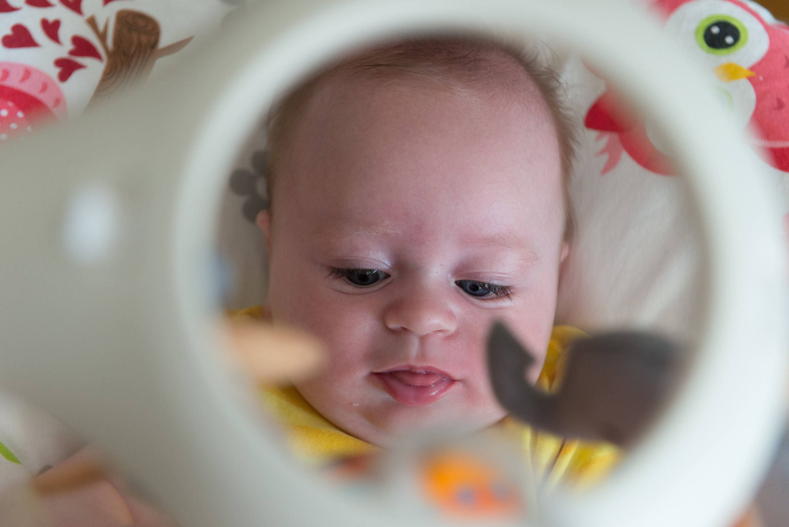 Fotograf botez, sedinta foto acasa, fotografii cu bebe, fotograf profesionist botez Bucuresti, sedinta foto de familie, sedinta foto cu bebe, fotografii la botez acasa, fotografii pregatiri bebe, botezul bebelusului, obiceiuri la botez, fotograf pentru botez, oferta foto botez, fotograf profesionist Bucuresti, botezul.