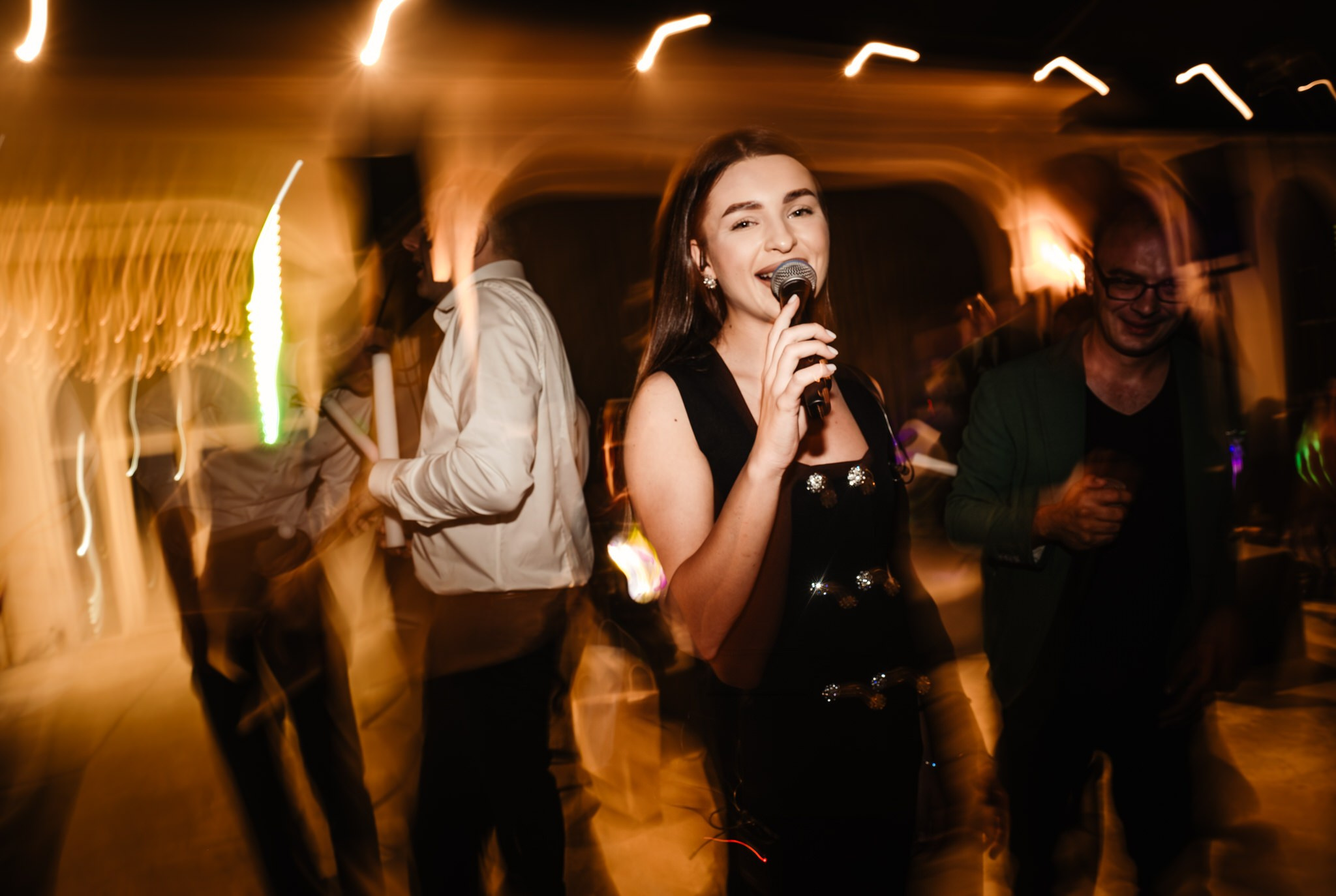 Fotograf profesionist de nuntă. Cu o abordare creativă și tehnici unice, spunem povestea voastră prin imagini pline de iubire și naturalețe. Descoperă arta fotografiei de nuntă . Fotograf Iasi, fotograf de nunta Suceava. Fotografii de nuntă. Pachet fotografii de nuntă. Fotograf Iasi, fotograf Suceava, fotograf Botosani, fotograf Romania. Servicii foto nuntă. Servicii foto-video.