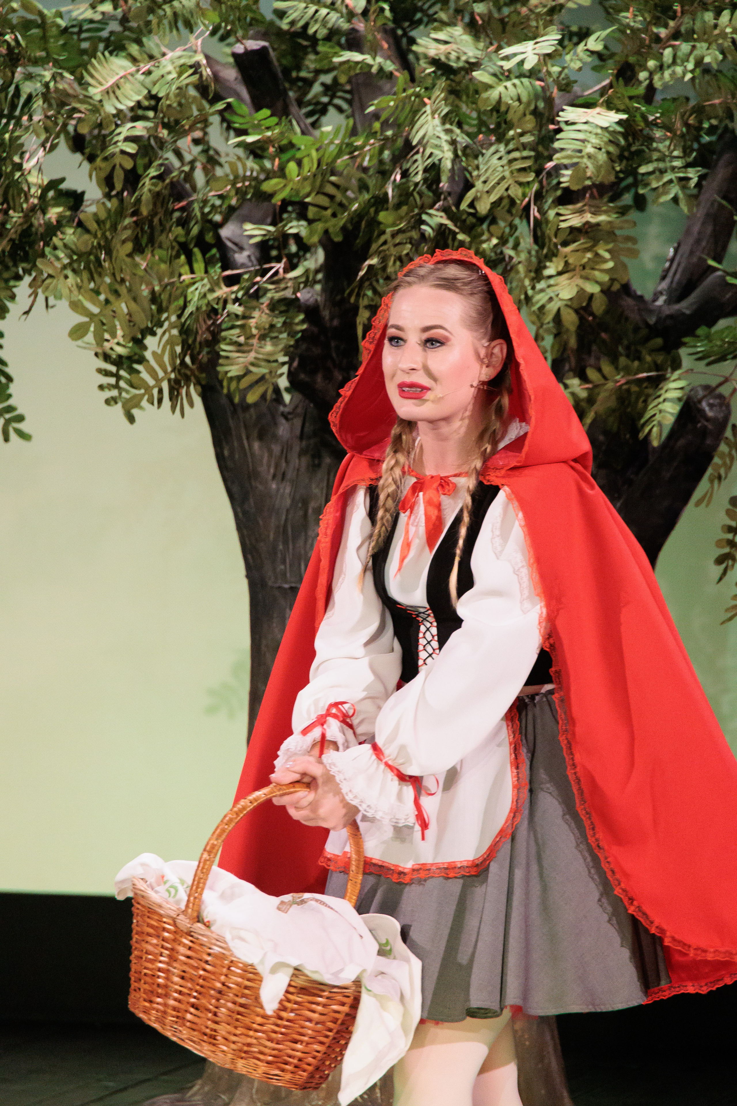 Povestea Scufita Rosie. Clounella. ✔️ Servicii foto si video in Chisinau Moldova - Cinematic.md