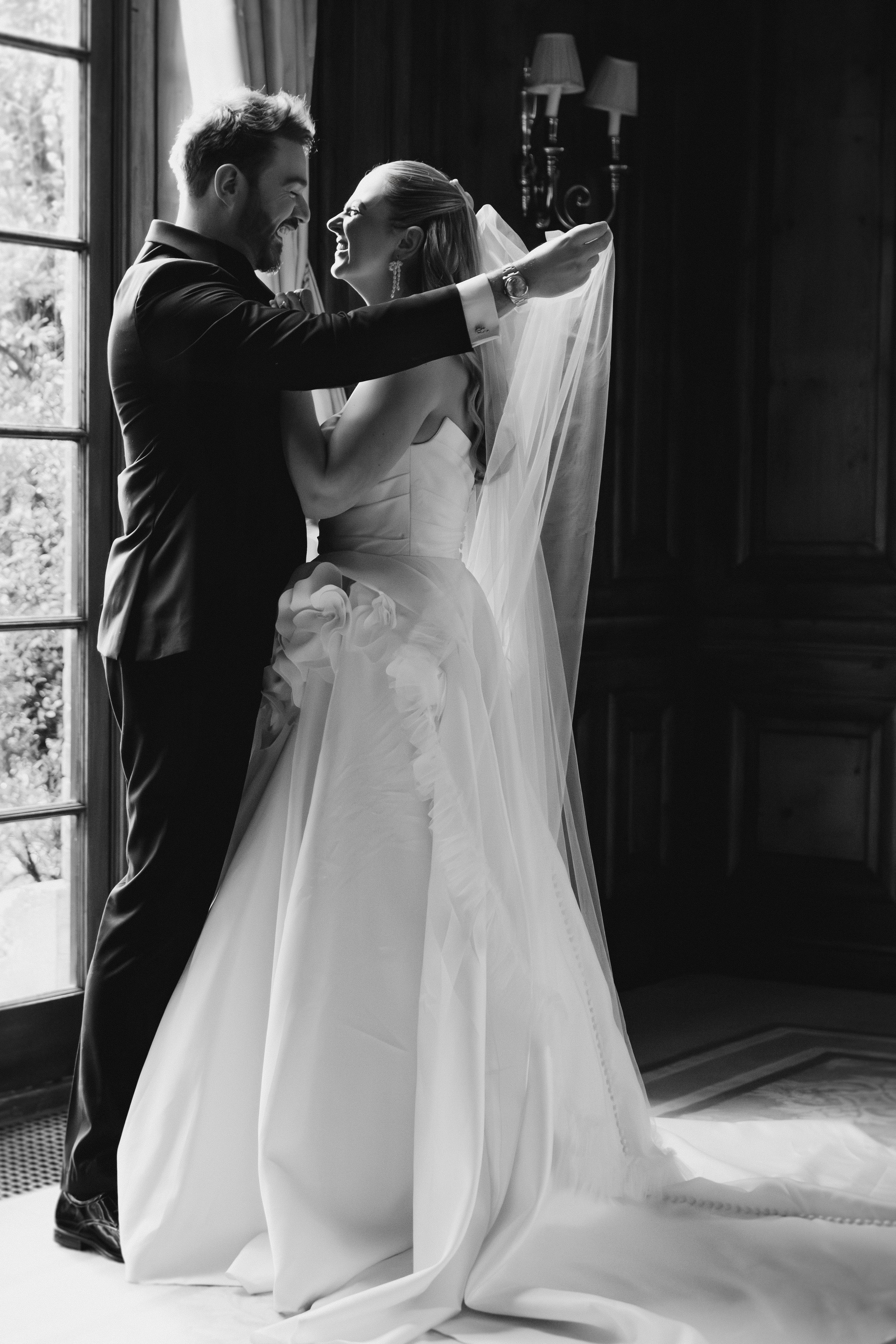 	Bride and groom walking across the grand staircase at Hedsor House in elegant editorial style	•	Timeless couple portrait in front of Hedsor House facade during golden hour	•	Romantic photo of bride and groom in Hedsor’s gardens – classic UK wedding venue	•	Editorial wedding portrait with flowing veil and soft light in Hedsor House grounds