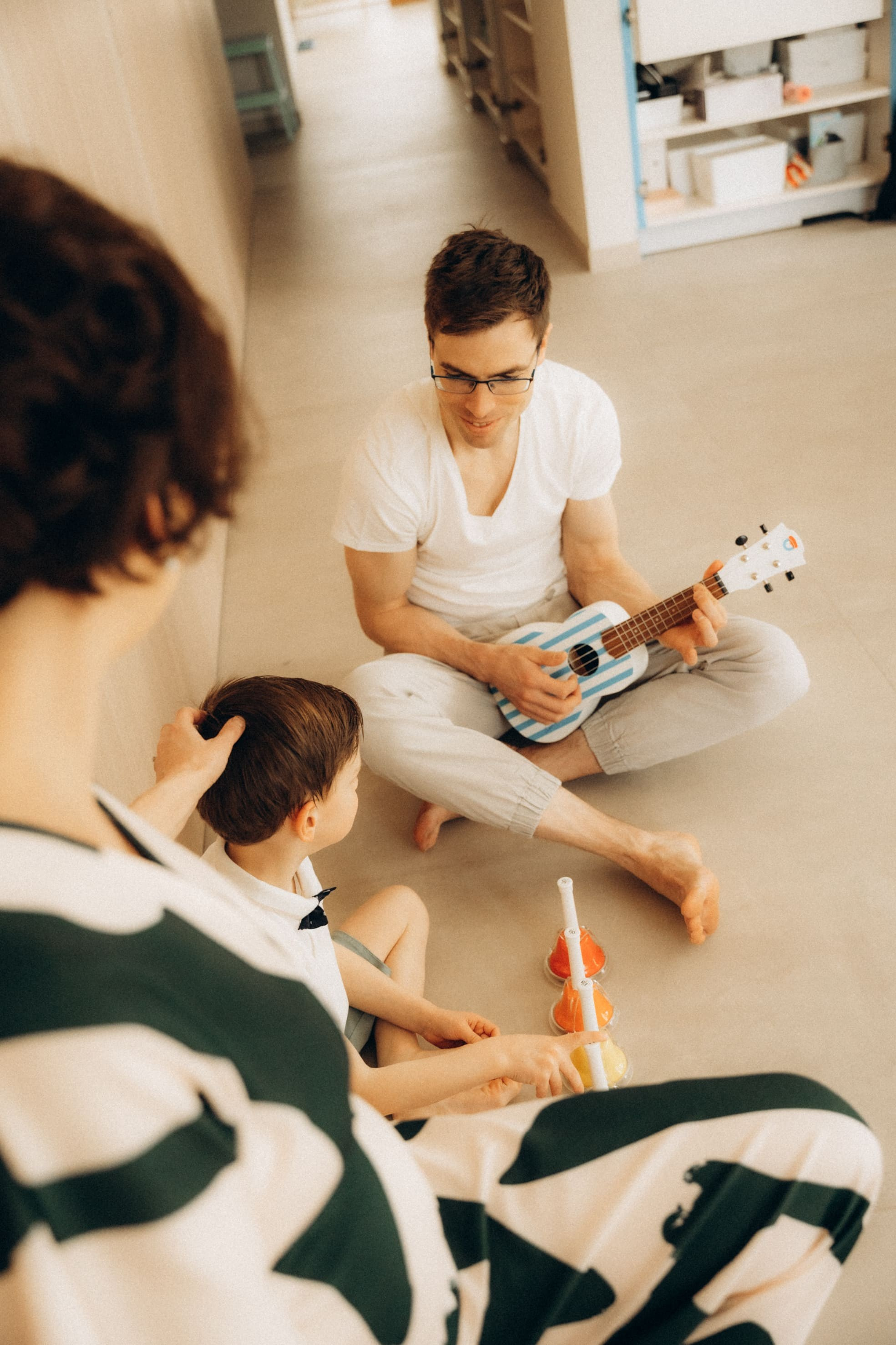 Warme familie fotoshoot. Little Birdie – Jouw familie- en huwelijksfotograaf in België en daarbuiten