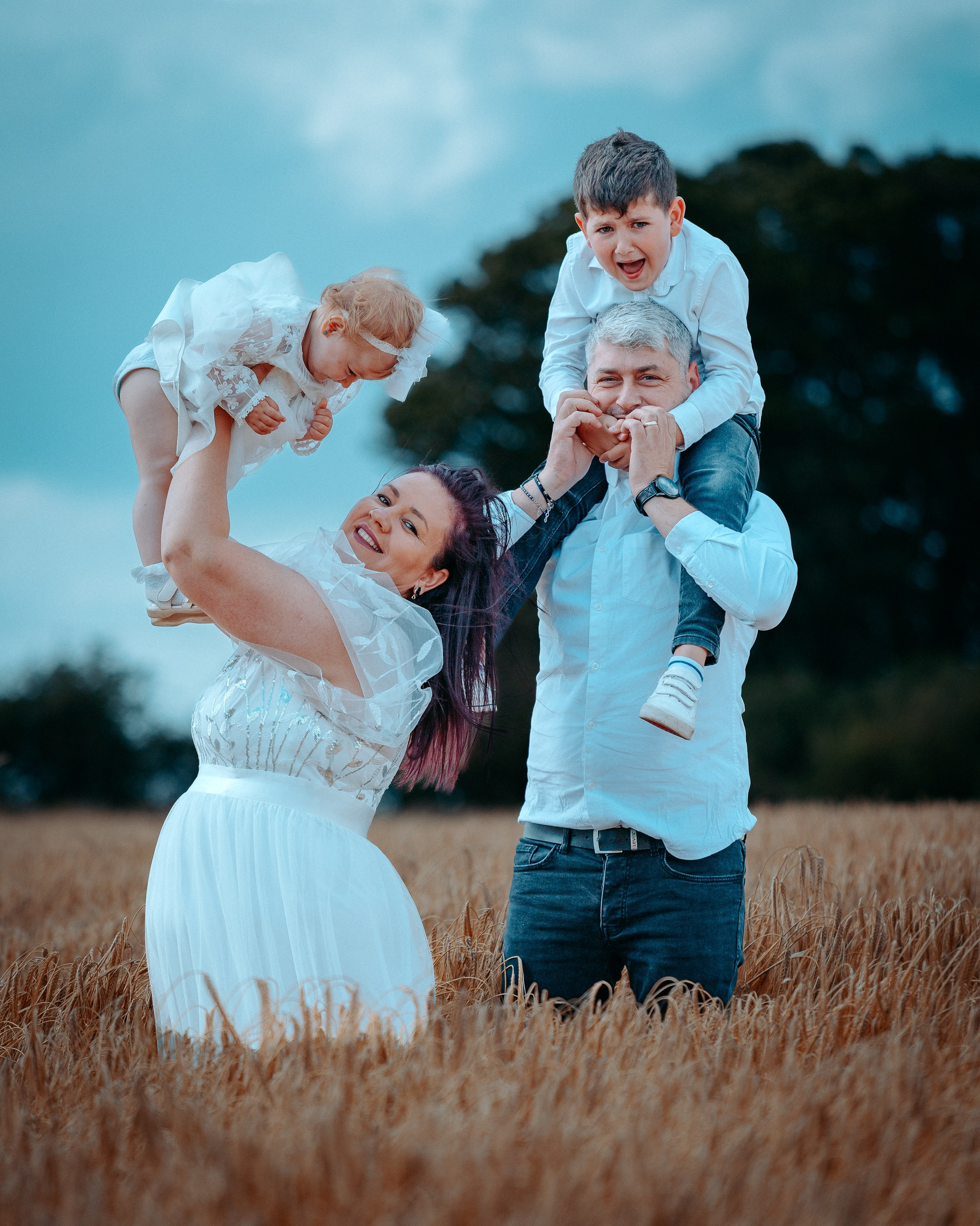Family Portraits. Https://valphoto.wfolio.pro/