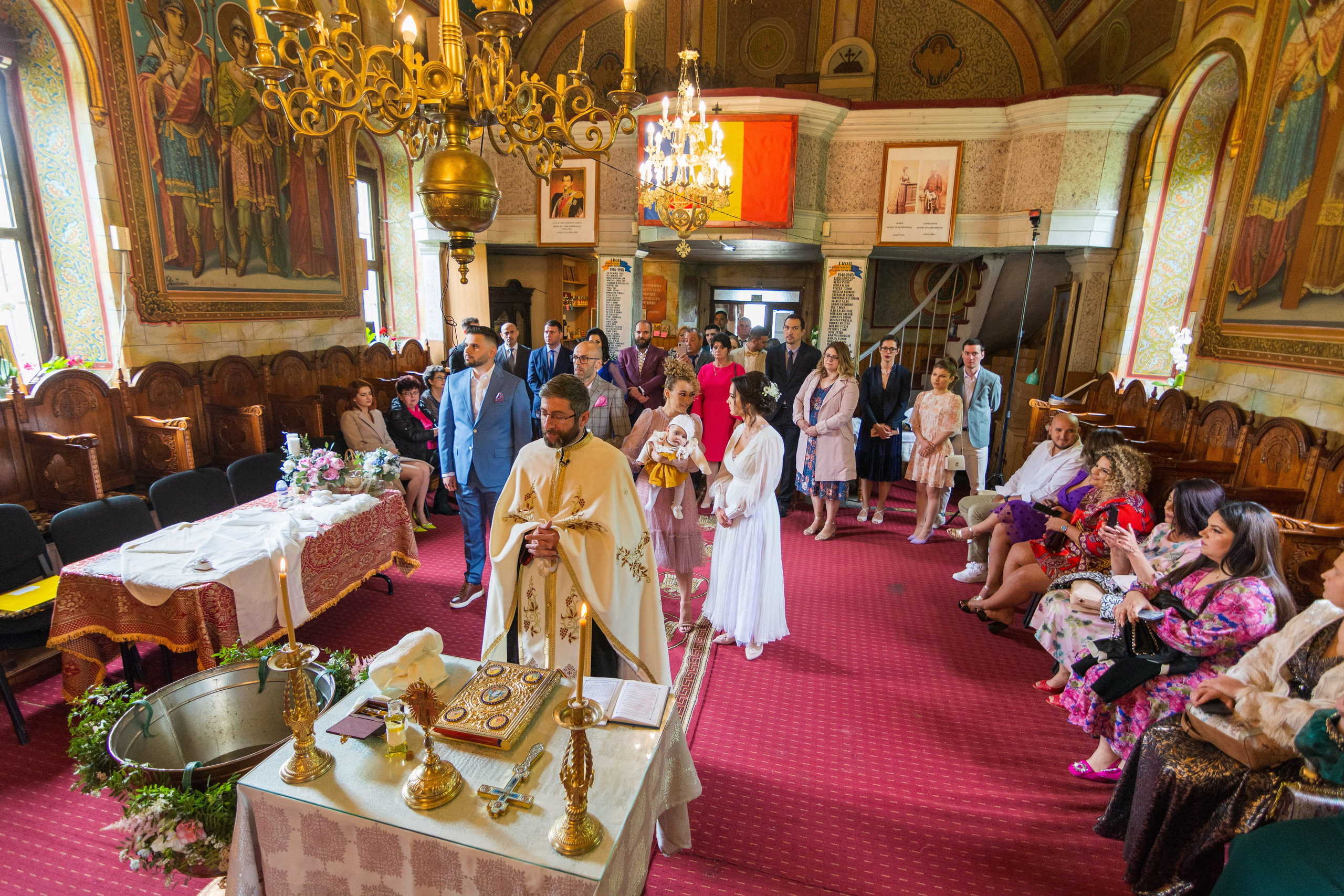 Fotograf botez, sedinta foto acasa, fotografii cu bebe, fotograf profesionist botez Bucuresti, sedinta foto de familie, sedinta foto cu bebe, fotografii la botez acasa, fotografii pregatiri bebe, botezul bebelusului, obiceiuri la botez, fotograf pentru botez, oferta foto botez, fotograf profesionist Bucuresti, botezul.