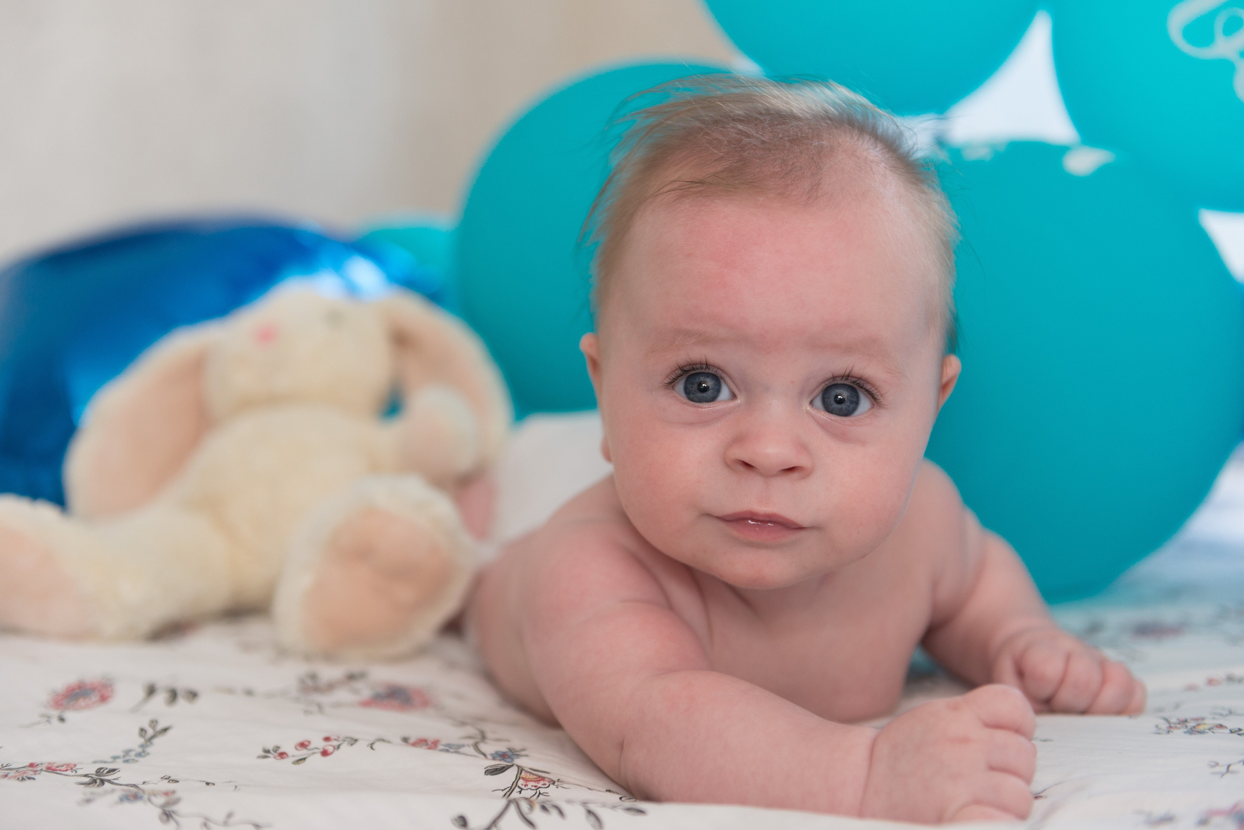 Fotograf botez, sedinta foto acasa, fotografii cu bebe, fotograf profesionist botez Bucuresti, sedinta foto de familie, sedinta foto cu bebe, fotografii la botez acasa, fotografii pregatiri bebe, botezul bebelusului, obiceiuri la botez, fotograf pentru botez, oferta foto botez, fotograf profesionist Bucuresti, botezul.