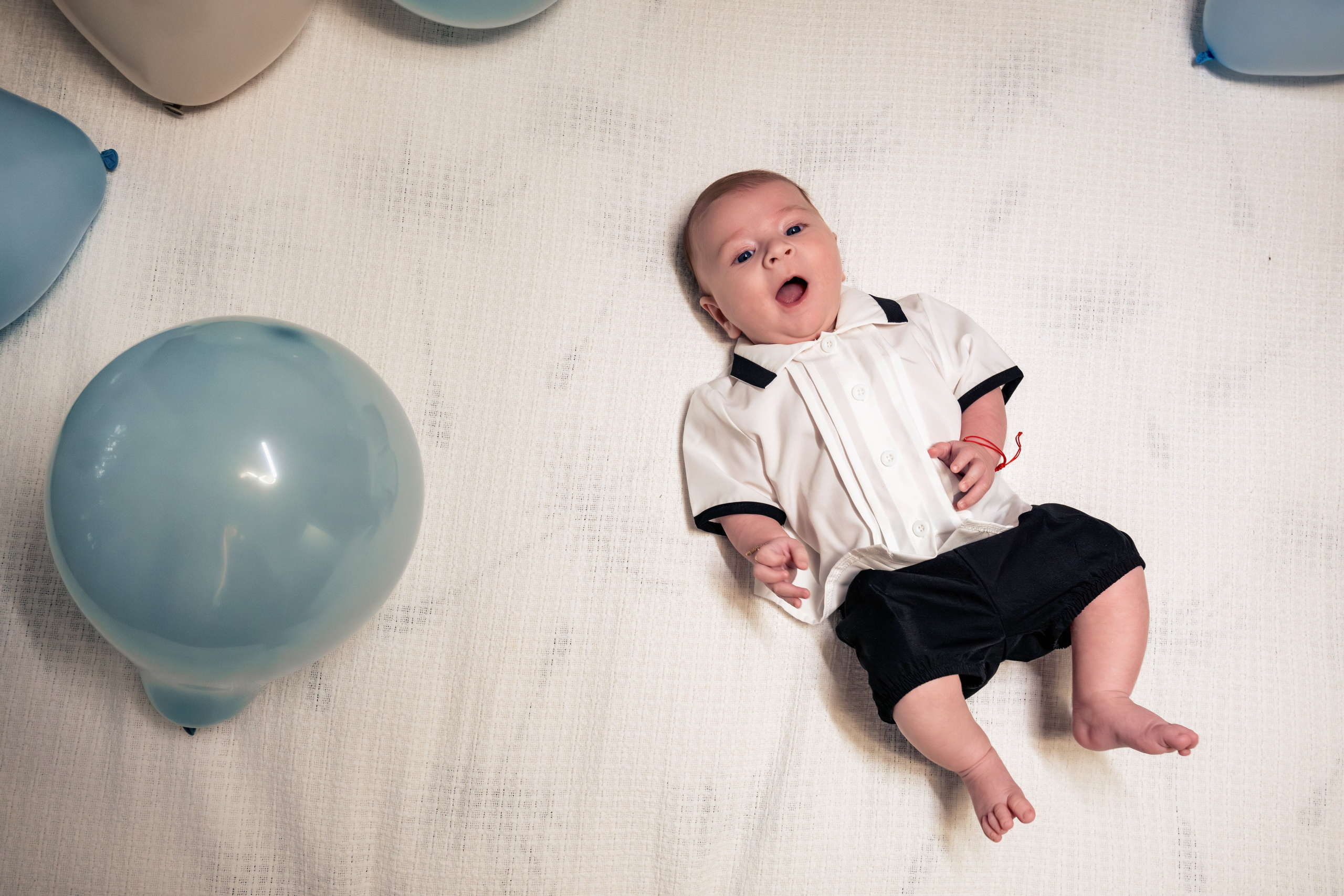 Andreea, Damian si Aris. Acasă