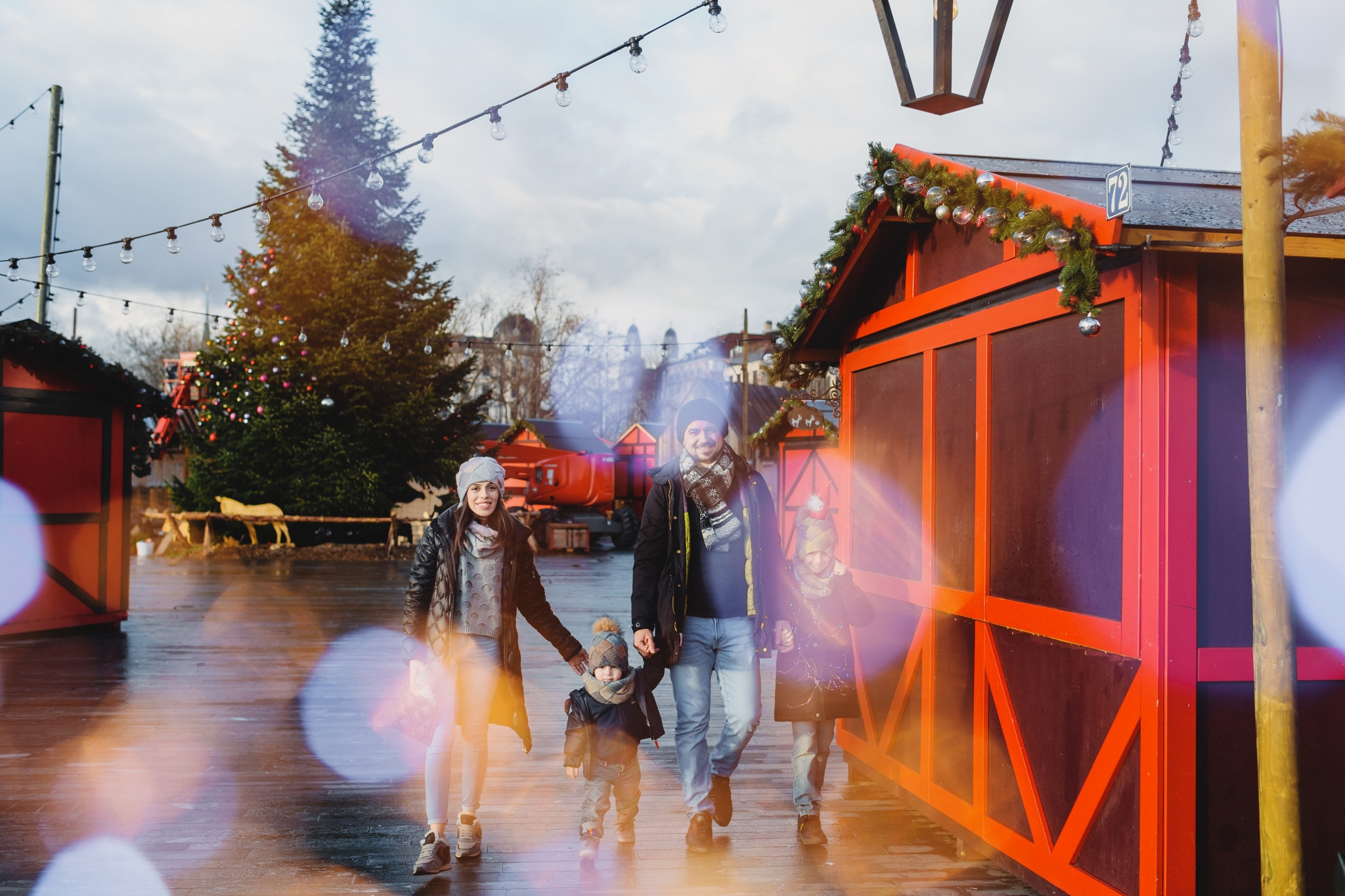 SABINA, NEBOJSA, PHILIPP AND KEMRAN | CHRISTMAS FAMILY PHOTOSHOOT | ZÜRICH. HOME