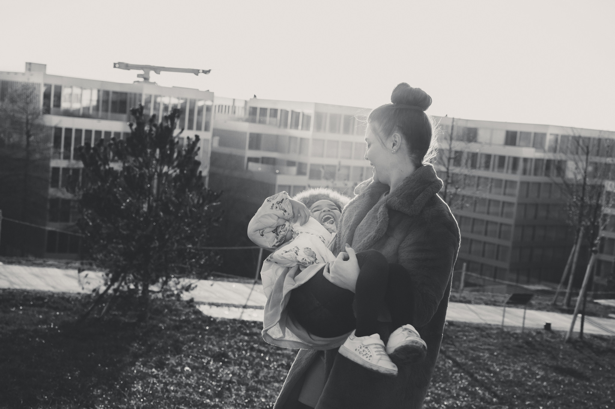 JESSICA AND MIA | FAMILY PHOTOSHOOT | ZÜRICH. HOME