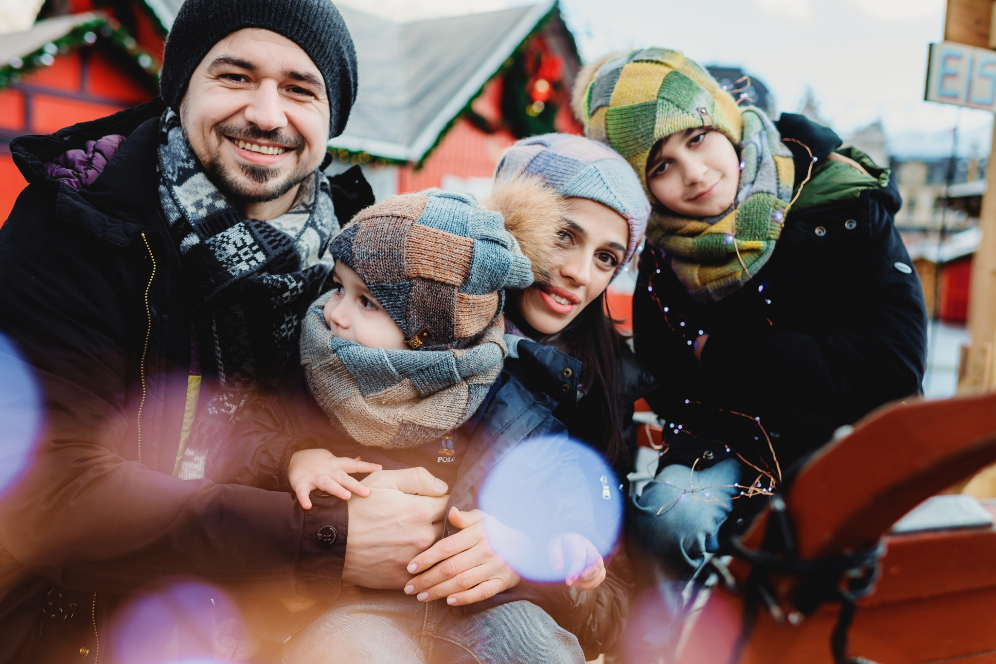SABINA, NEBOJSA, PHILIPP AND KEMRAN | CHRISTMAS FAMILY PHOTOSHOOT | ZÜRICH. HOME