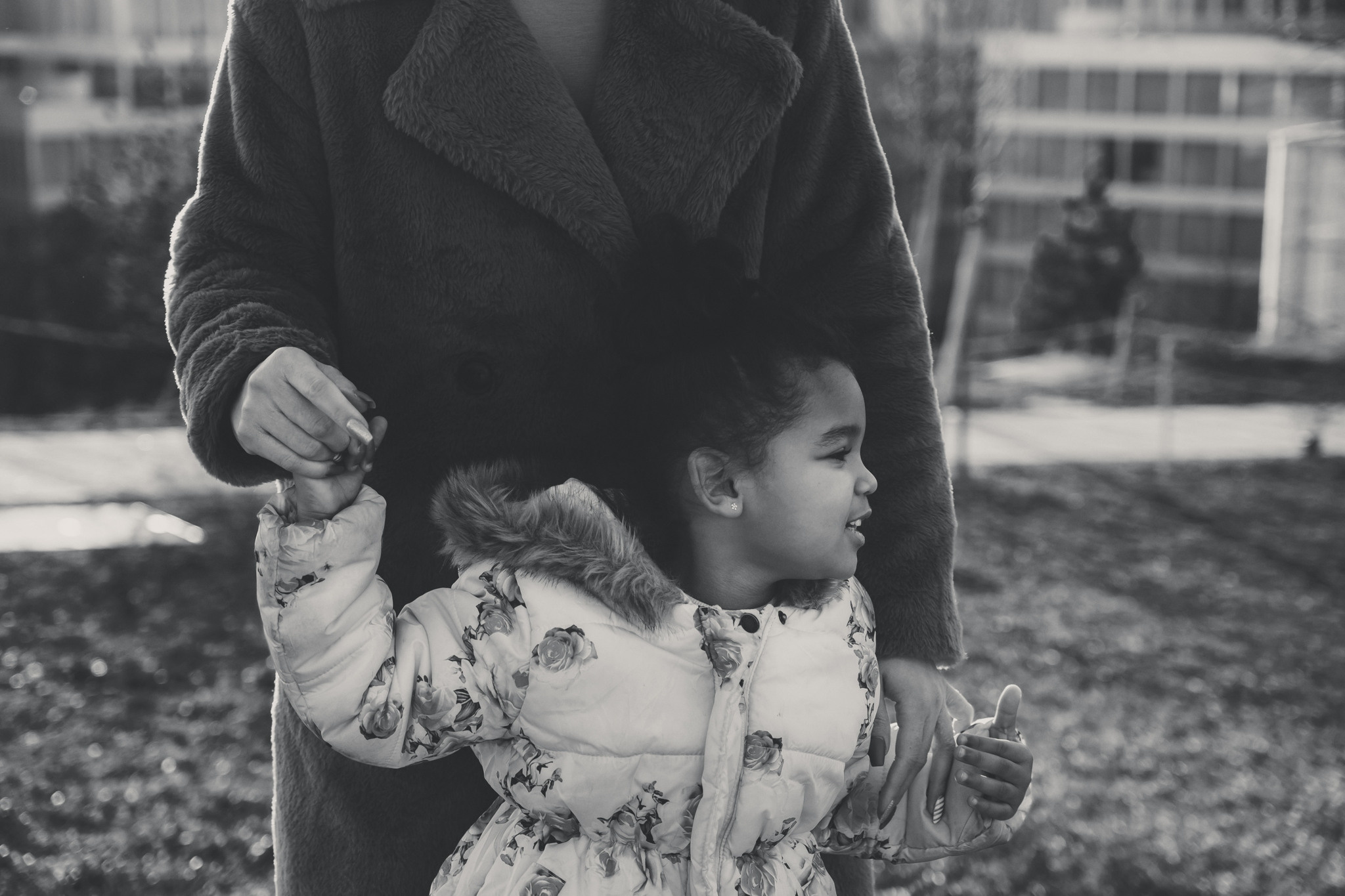 JESSICA AND MIA | FAMILY PHOTOSHOOT | ZÜRICH. HOME