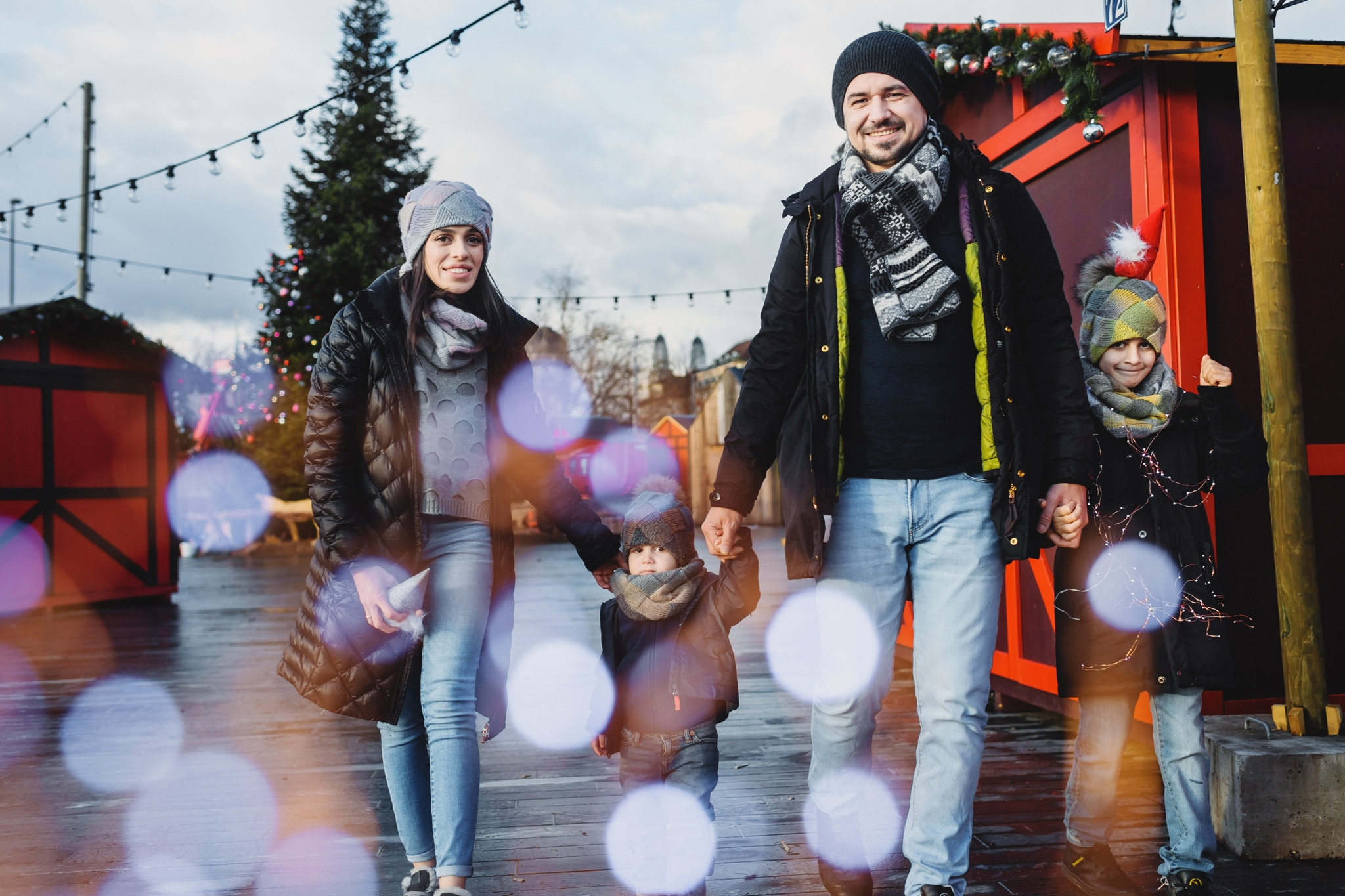 SABINA, NEBOJSA, PHILIPP AND KEMRAN | CHRISTMAS FAMILY PHOTOSHOOT | ZÜRICH. HOME