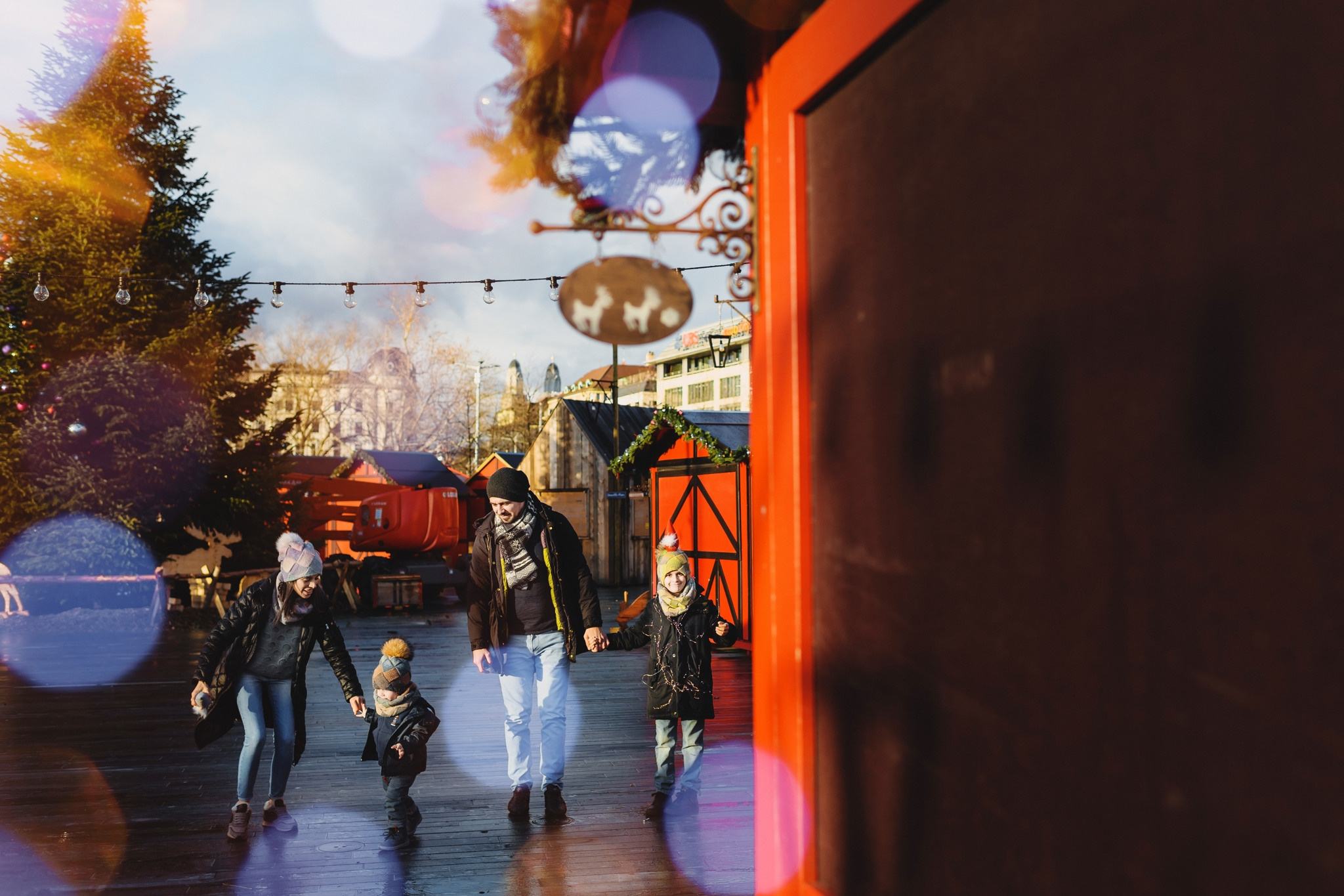 SABINA, NEBOJSA, PHILIPP AND KEMRAN | CHRISTMAS FAMILY PHOTOSHOOT | ZÜRICH. HOME
