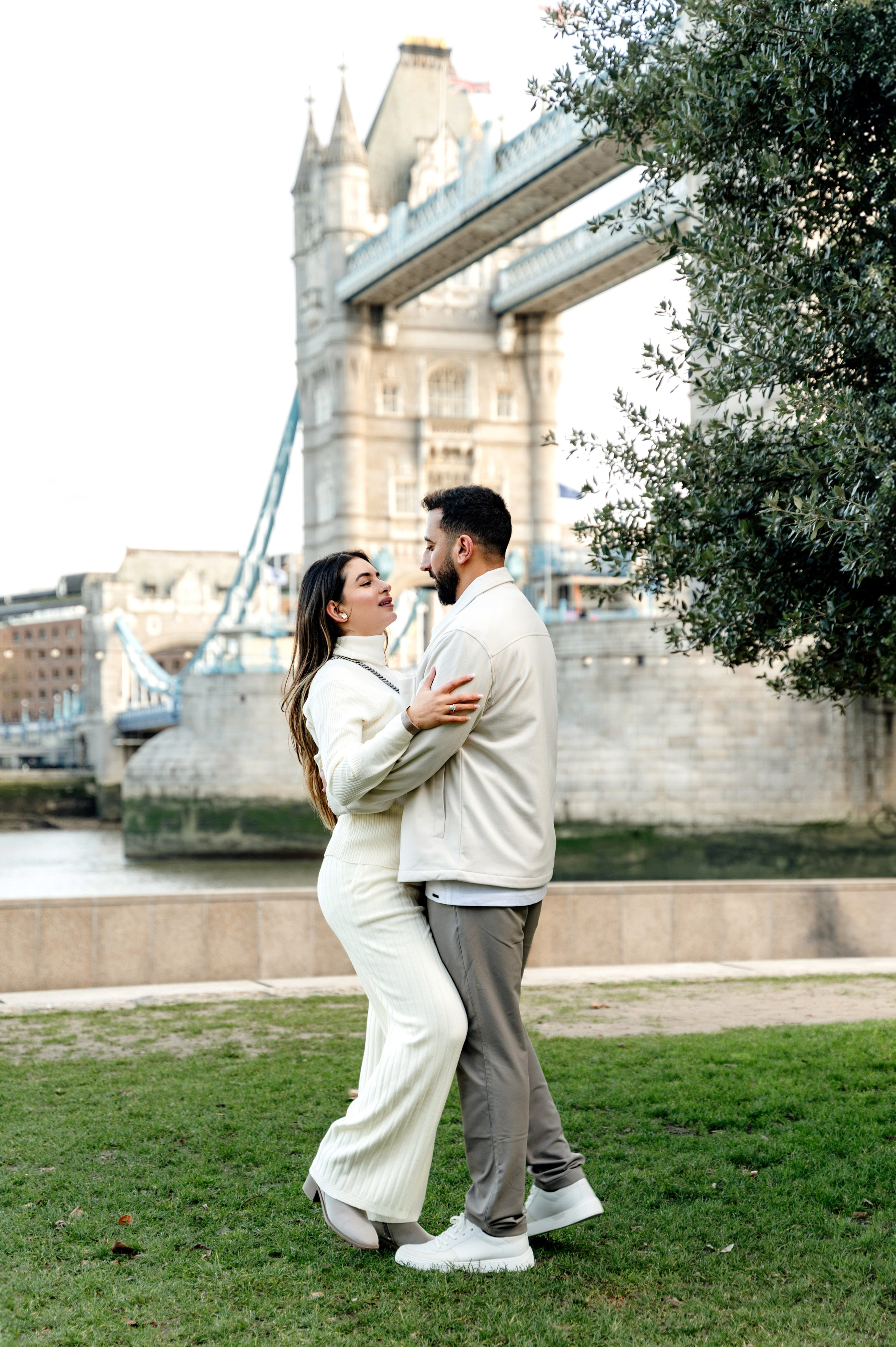 Tower Bridge Mahmood&Yalo. FAMILY AND WEDDING PHOTOGRAPHER IN LONDON MARINA RIVA