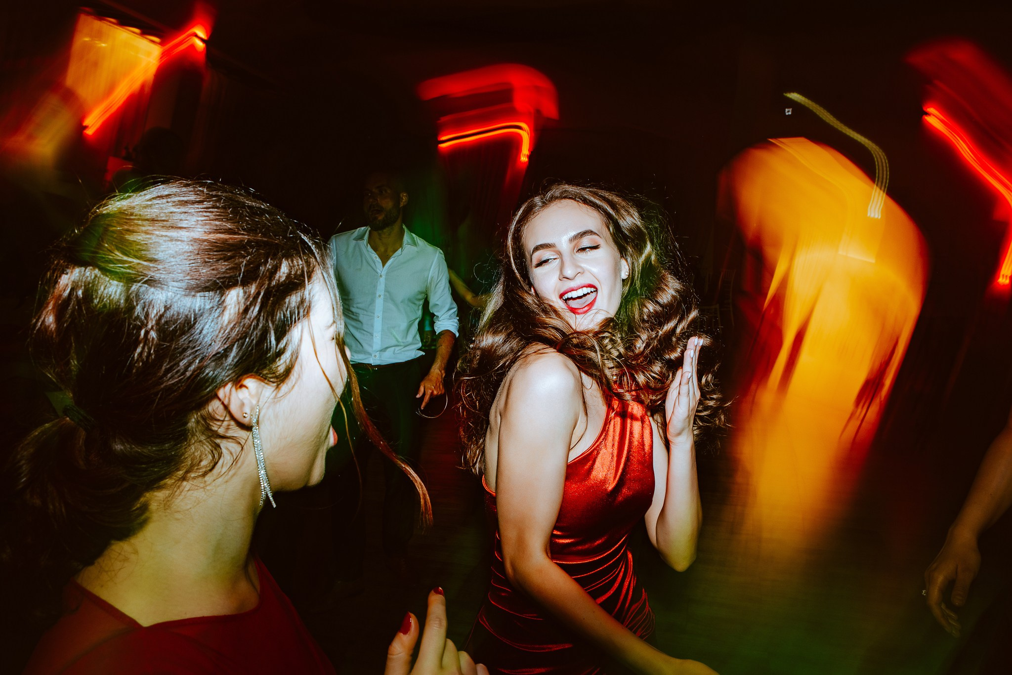 Radu si Diana. Wedding photographer and videographer