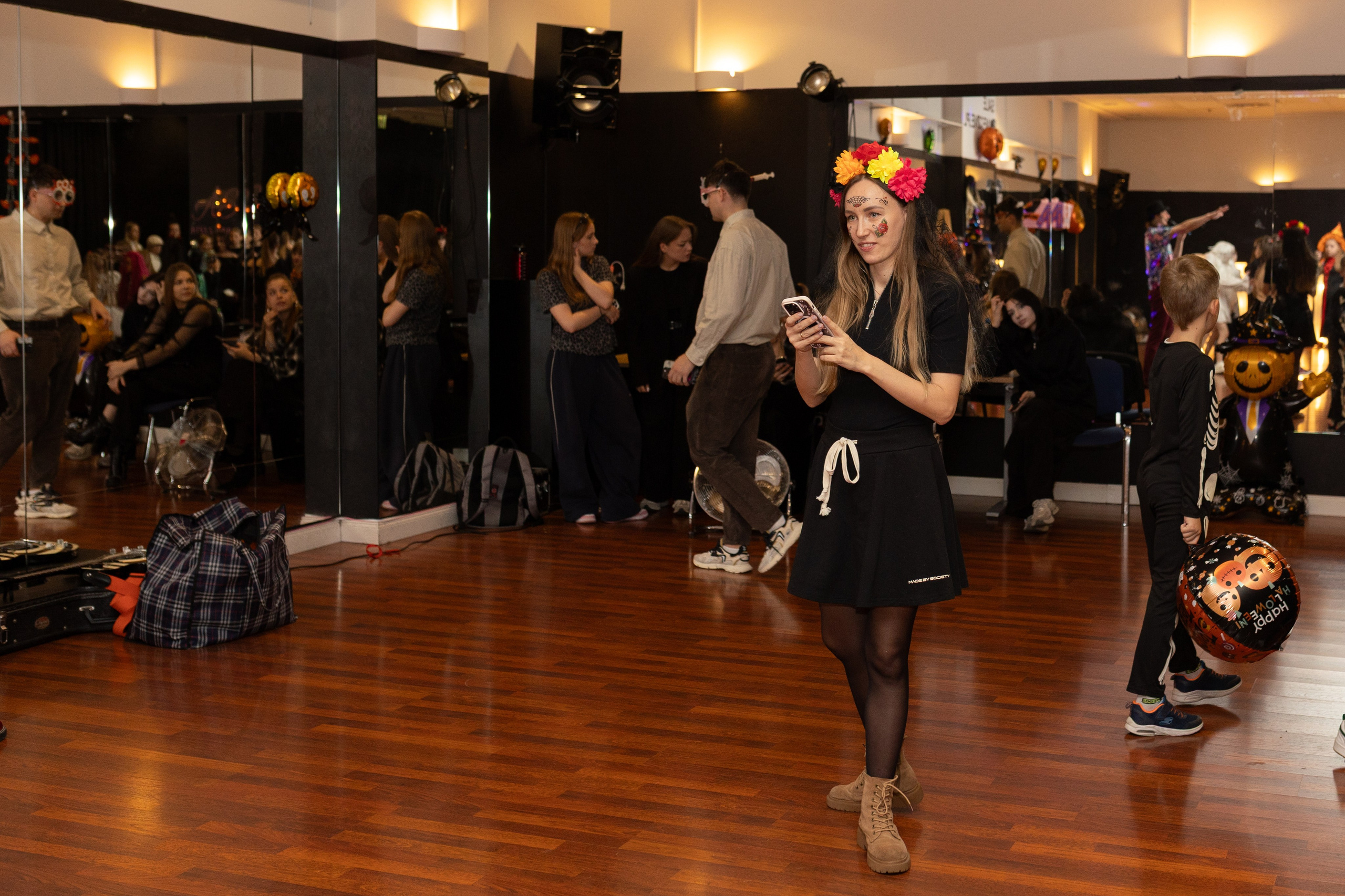 Leo dance studio Helloween 2025. Семейный и детский фотограф в Варшаве Мила Бобровская