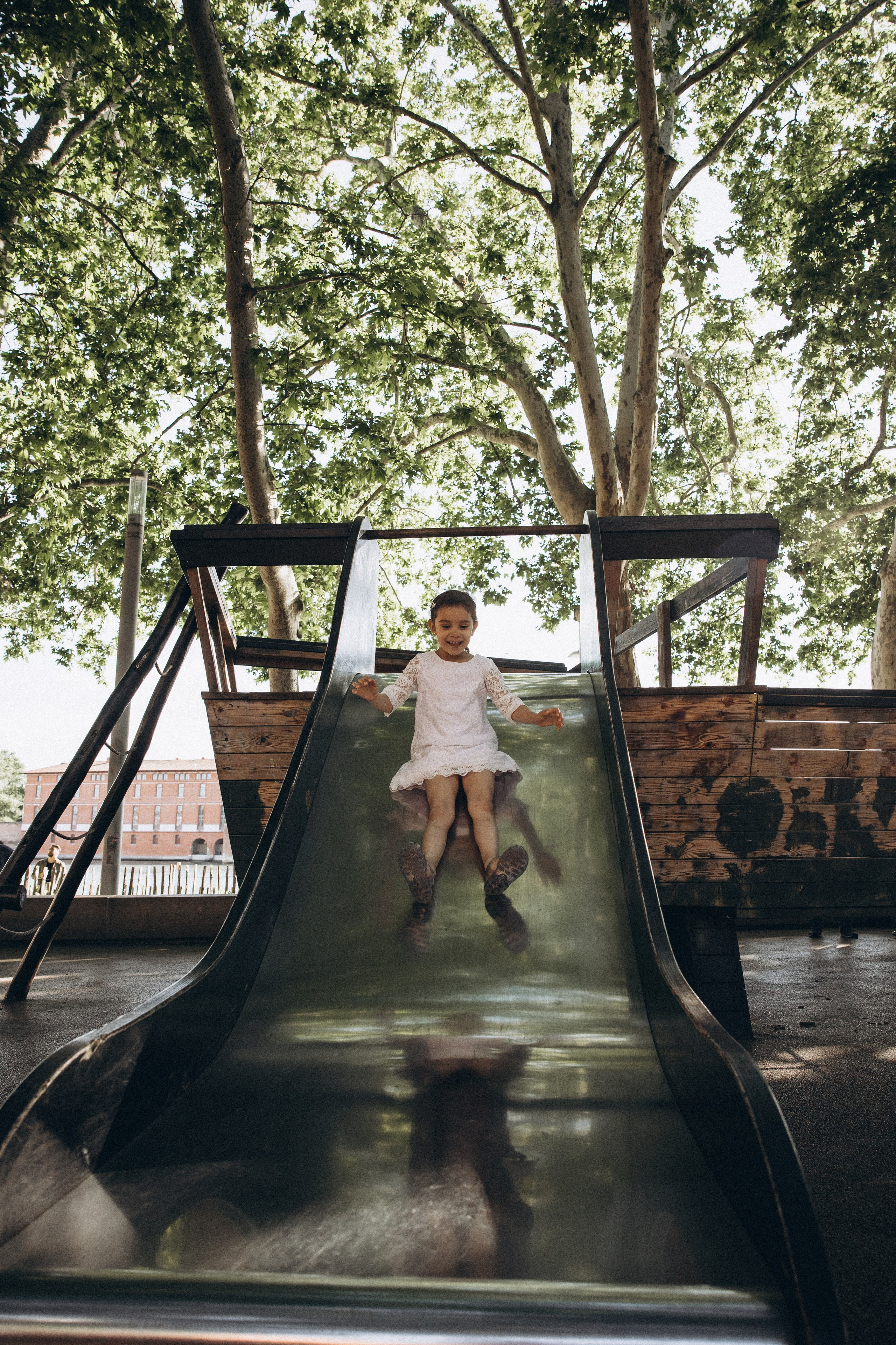 Family photo session in Toulouse. Eugenie Smirnova — wedding, corporate and lifestyle photographer in Toulouse and Southwest France