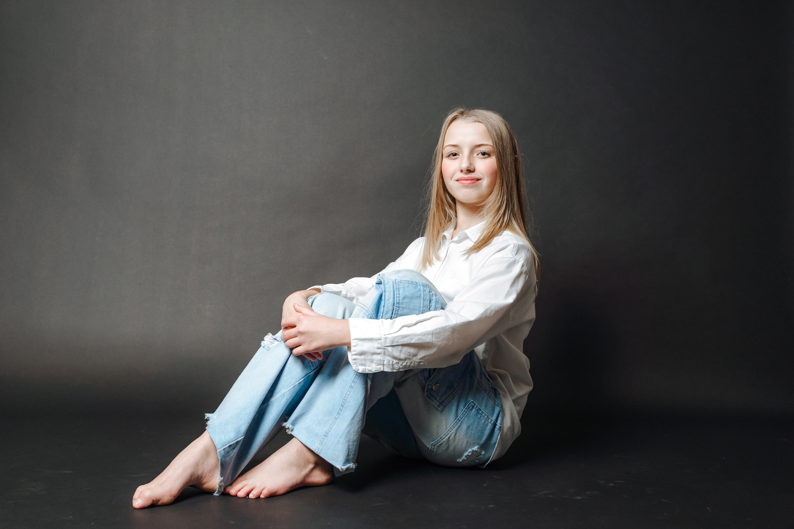 studio family photography, photographer in west drayton, three generations of women, studio photography in west deighton, black photophone, family photographer in london, family photographer in west drayton, professional family photographer, studio photographer