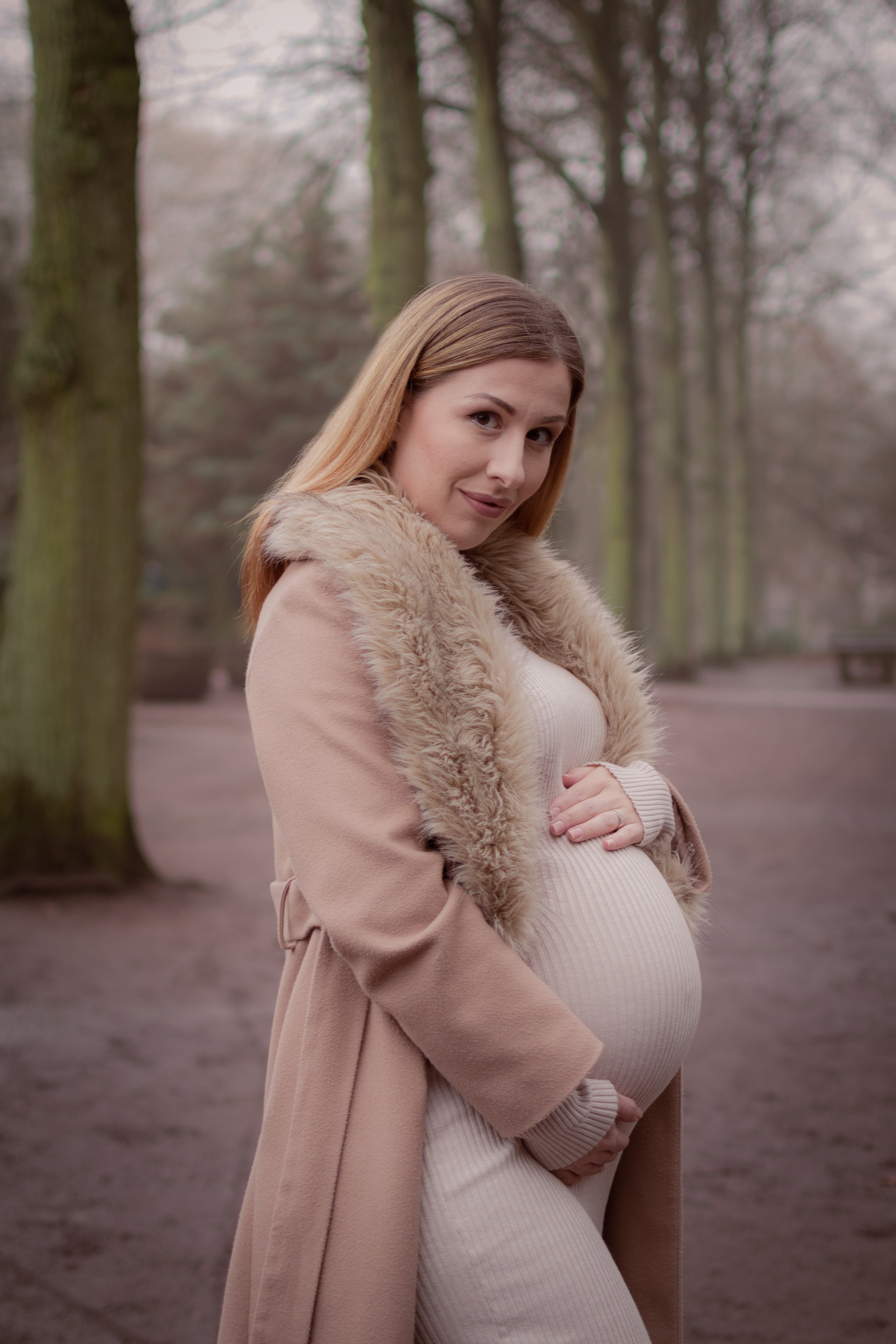 Hayley. Maternity Newborn and Family photographer Hamburg Claire Hambley