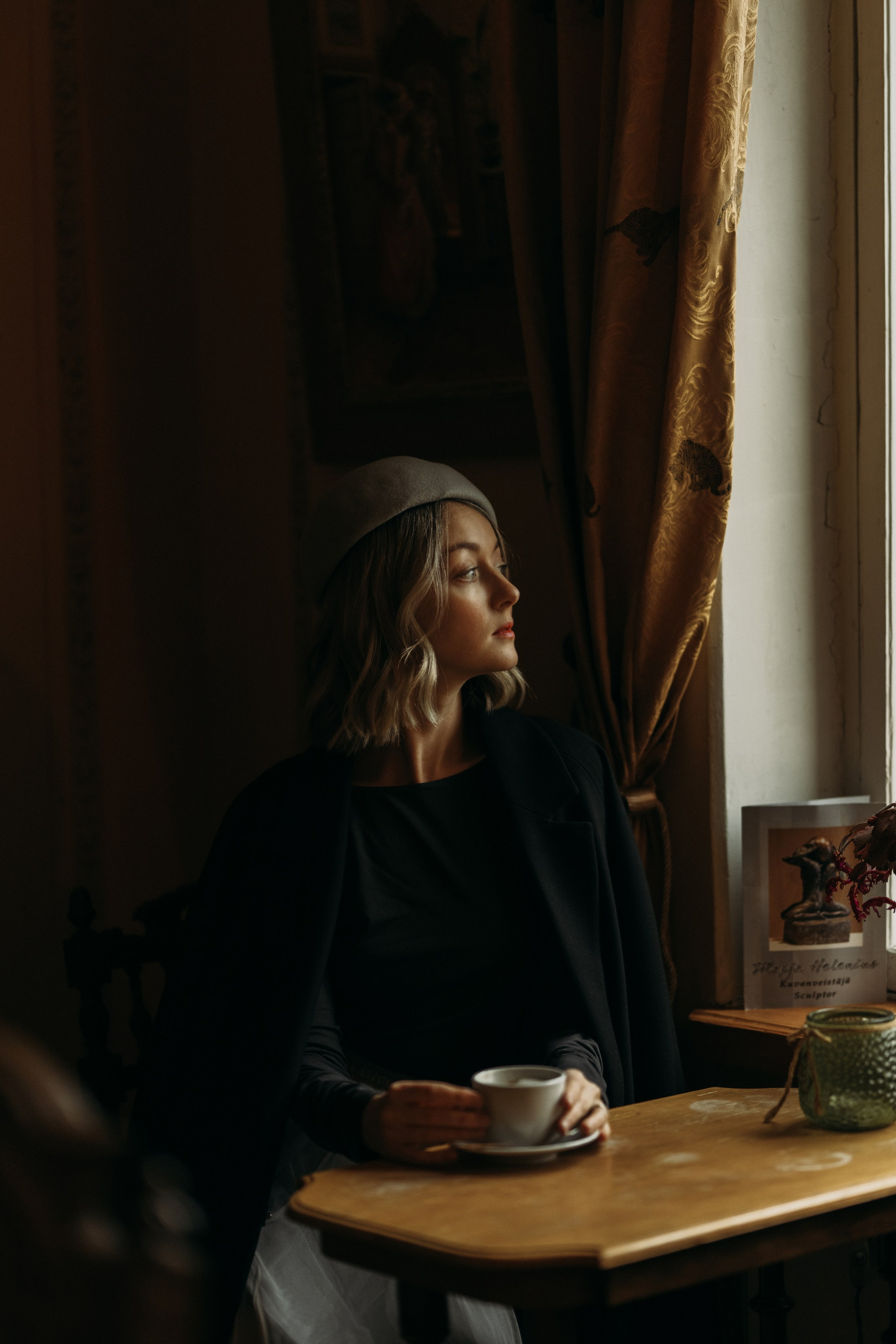 Woman phoshoot. Wedding and portrait photographer in Helsinki Vickan O