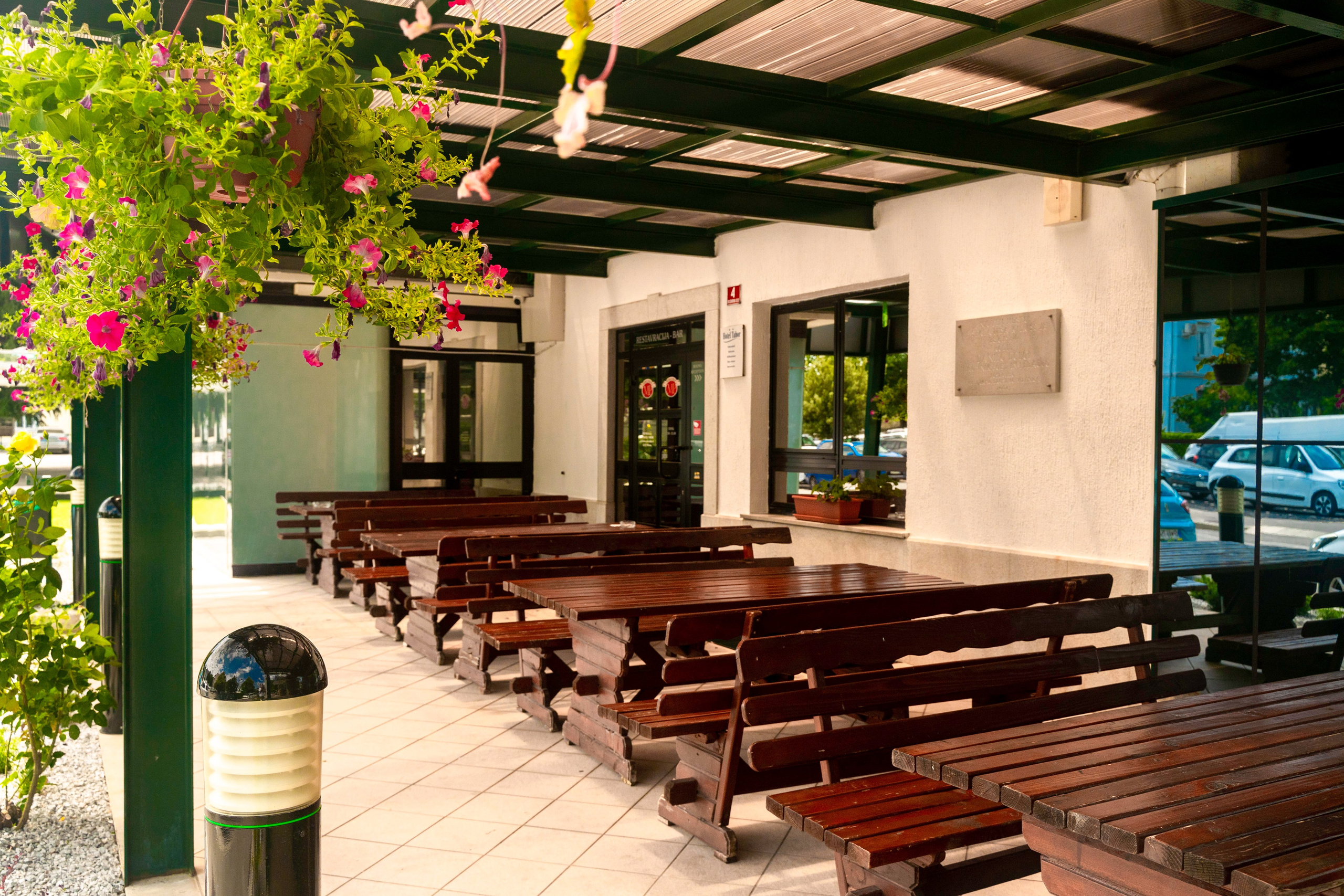 Fotografiranje Interierja. Fotografinja in videografinja Mariia Bortiakova iz Slovenije: fotografiranje dogodkov, portretov in snemanje videov po vsej Sloveniji