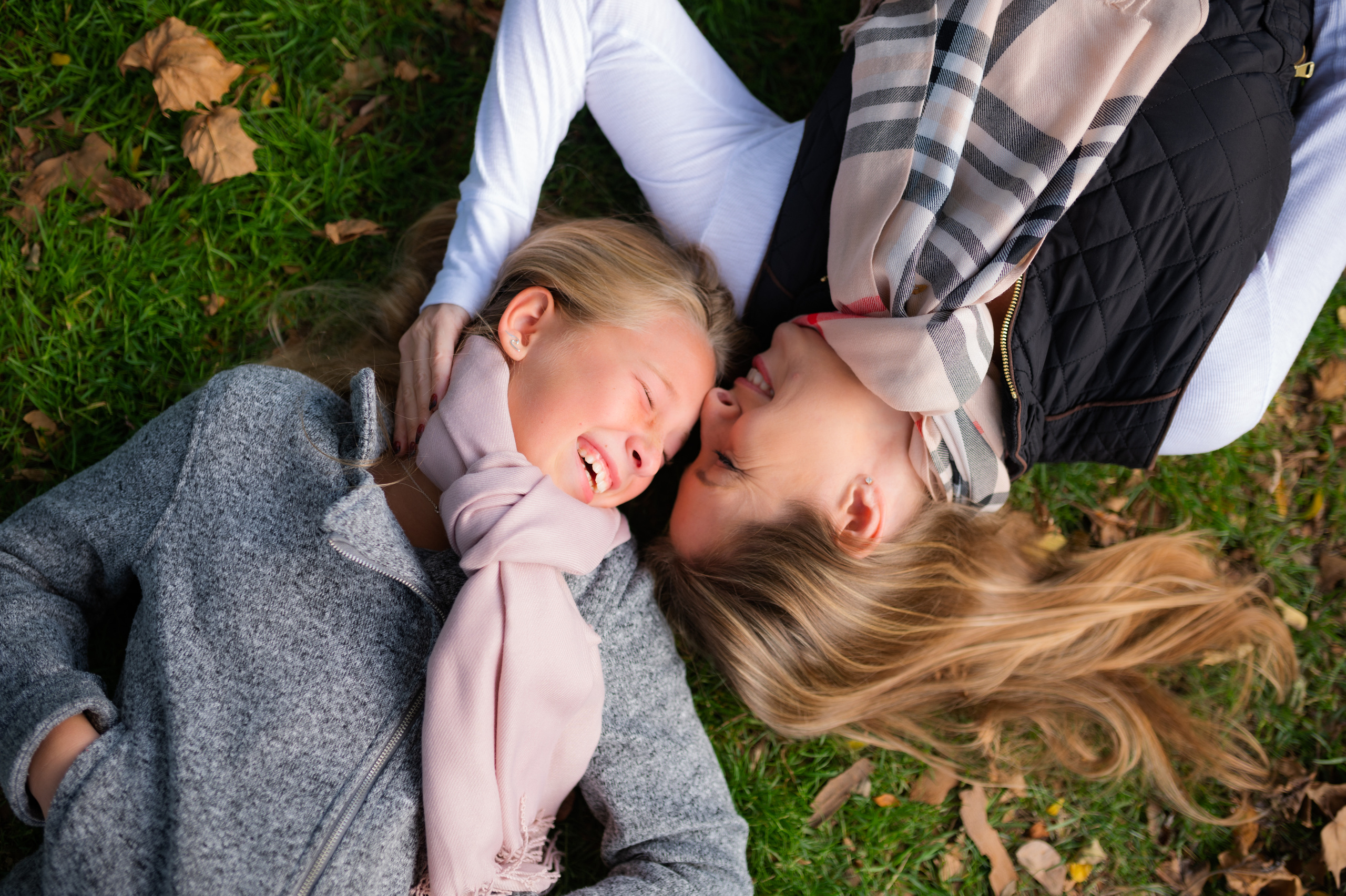 mommy and me photo session at Brooklyn Bridge Park