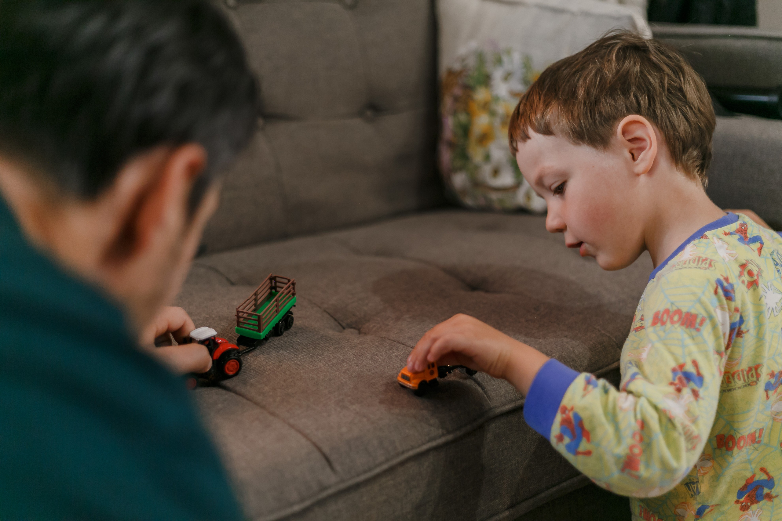 Fotos de una familia numerosa temprano en la mañana. Fotógrafo de retrato, familia y reportajes en Valencia | España | Europa Vitalii Lumier