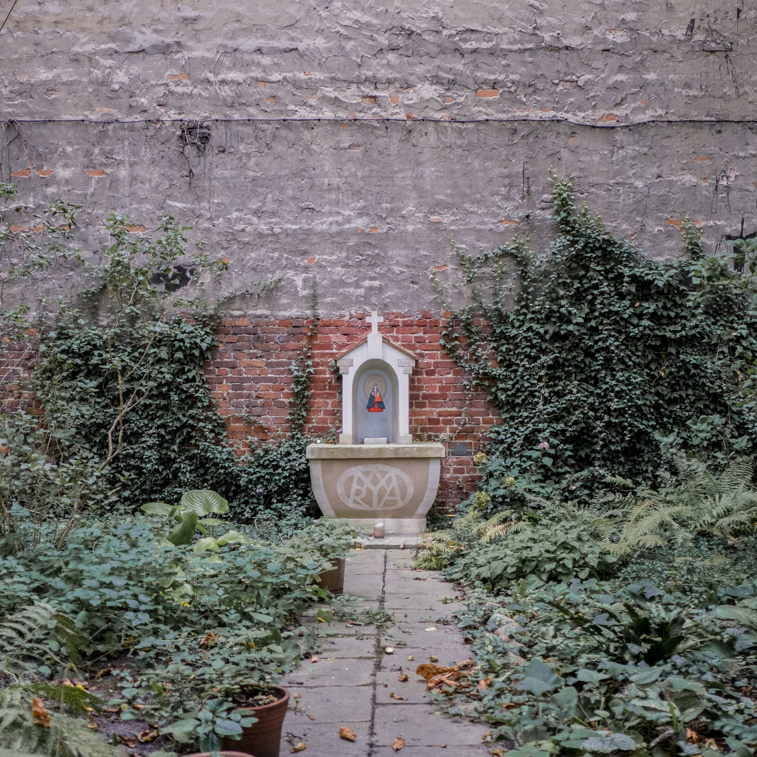 Kapliczki Warszawskie. Photographer Anastasiya Dubrovina